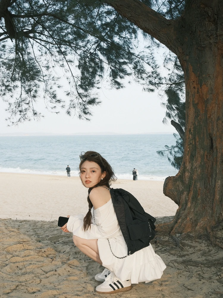 

Versatile Pure White Modal T-irt with Slant oulder Cr Heart Design for Spring Autumn Wear Comfortable Breathable Ladie...