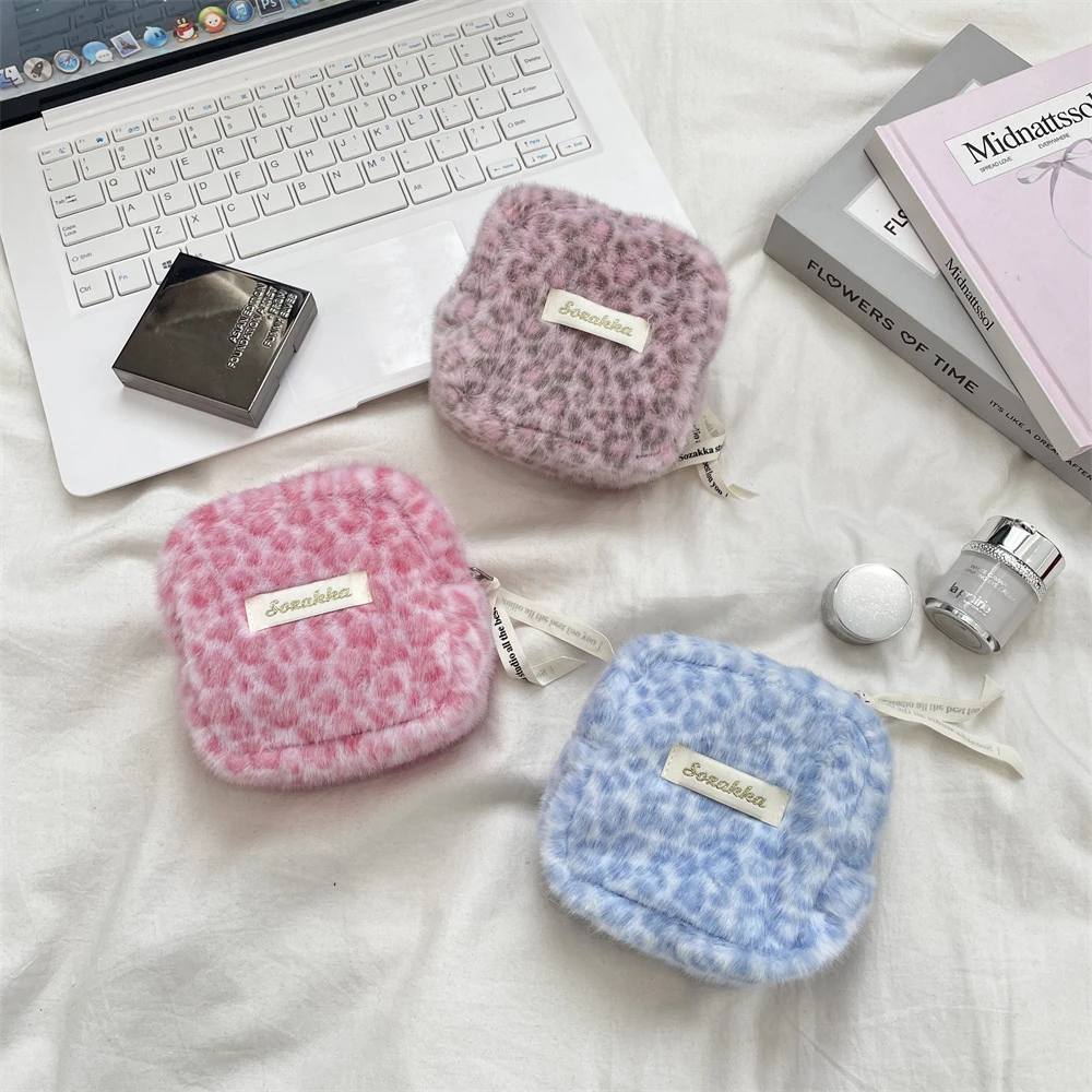 Cosmetic Bag Portable Sanitary Pad Bag Travel Organizer Cute PurseIns Plush Leopard Sanitary Pad Pouch Mini Makeup Bag Woman