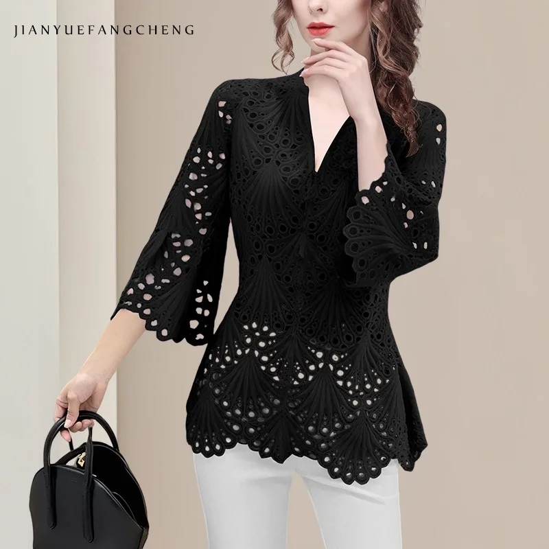 เสื้อผู้หญิงสไตล์วินเทจ แขนบาน คอวี ปักลายฉลุ ผ้าลูกไม้ สำหรับฤดูใบไม้ผลิและฤดูร้อน ทรงเข้ารูป สบายๆ