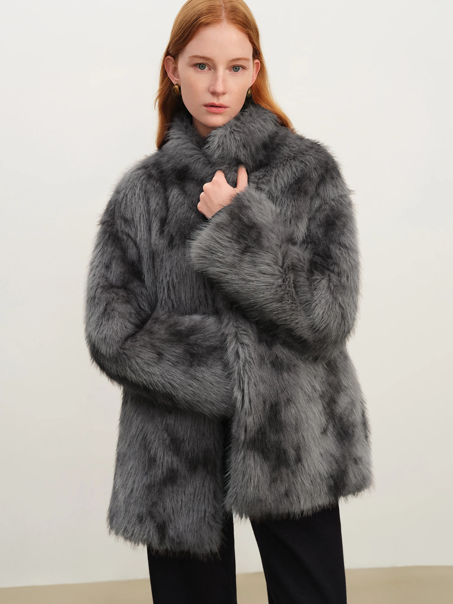 ZIQIAO 2025 الشتاء المرأة صغيرتي وهمية الرقبة قصيرة اليد مصبوغ فو الفراء معطف اقتصاص أفخم صديقة للبيئة سميكة تيدي سترة أنيقة