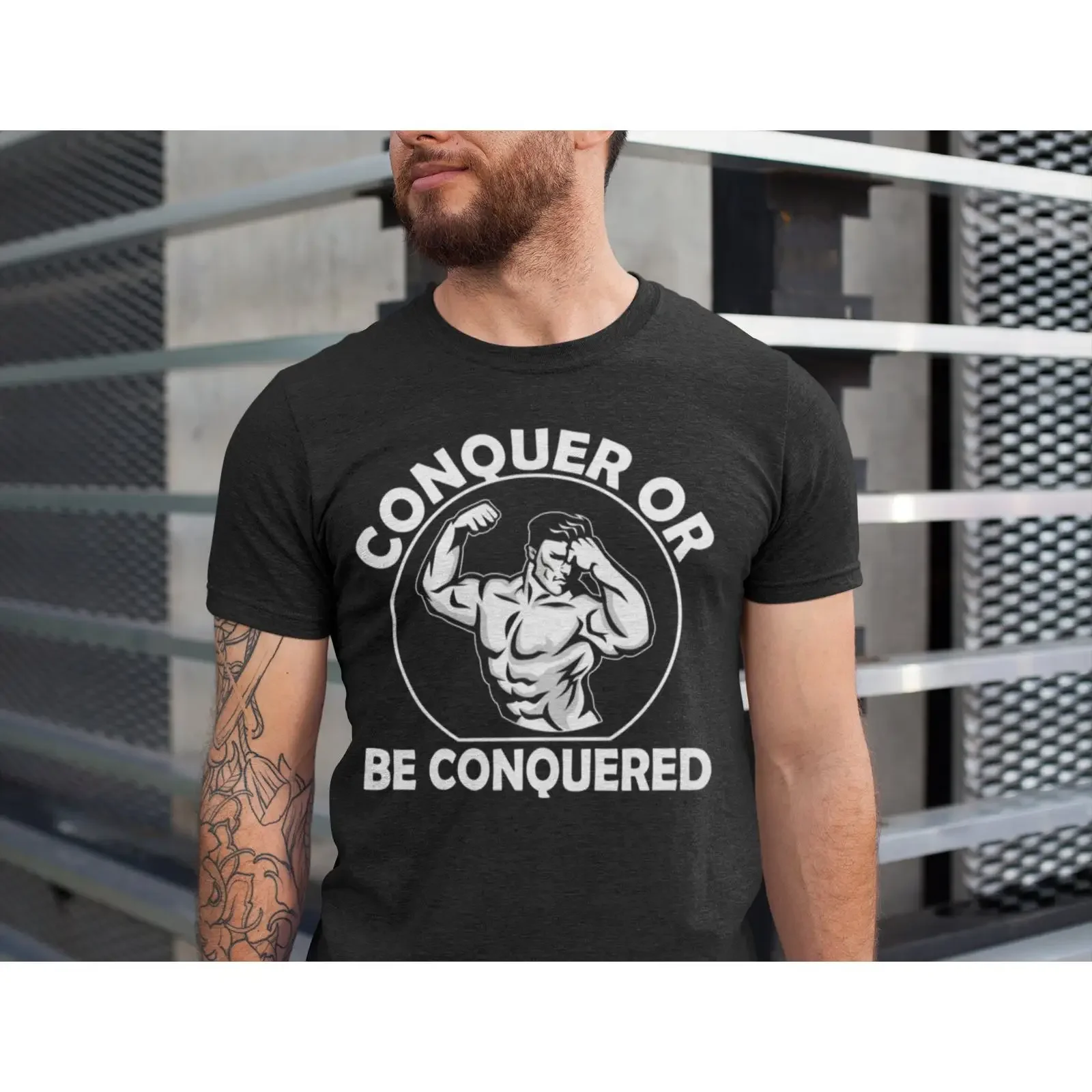 Camiseta de gimnasio para hombre Conquer Or Be Conquered, camiseta informal para fitness, culturismo, levantamiento de pesas, estilo vintage lavado