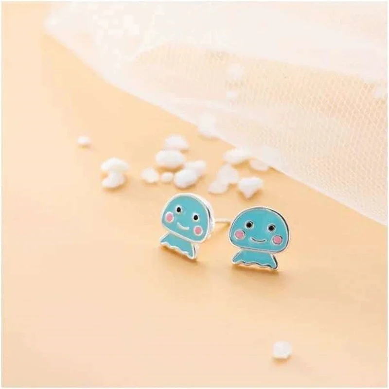 Hot selling new 925 sterling silver fashionable simple cute little octopus doll smiling cute marine creature earrings female