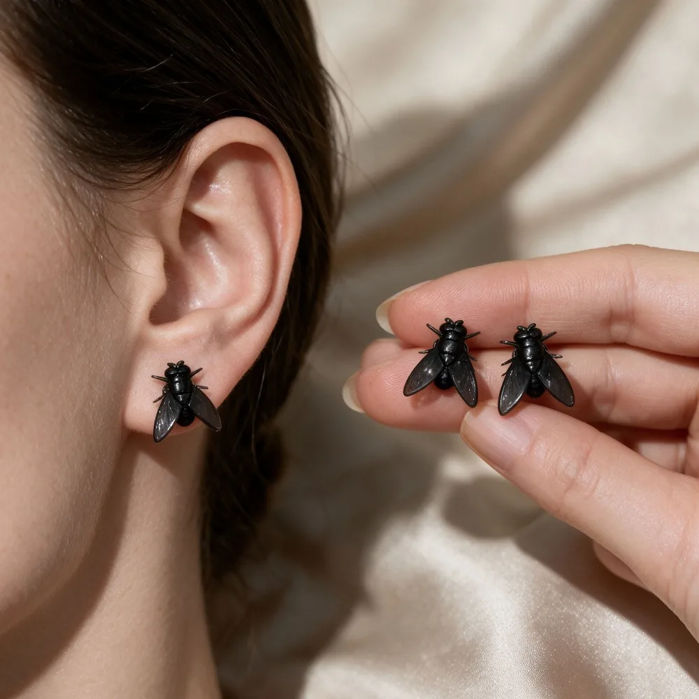 2Pcs Funny Realistic Simulation Fly Stud Earrings Prank Insect Earrings Abstract Jewelry For Women Halloween Party Gifts