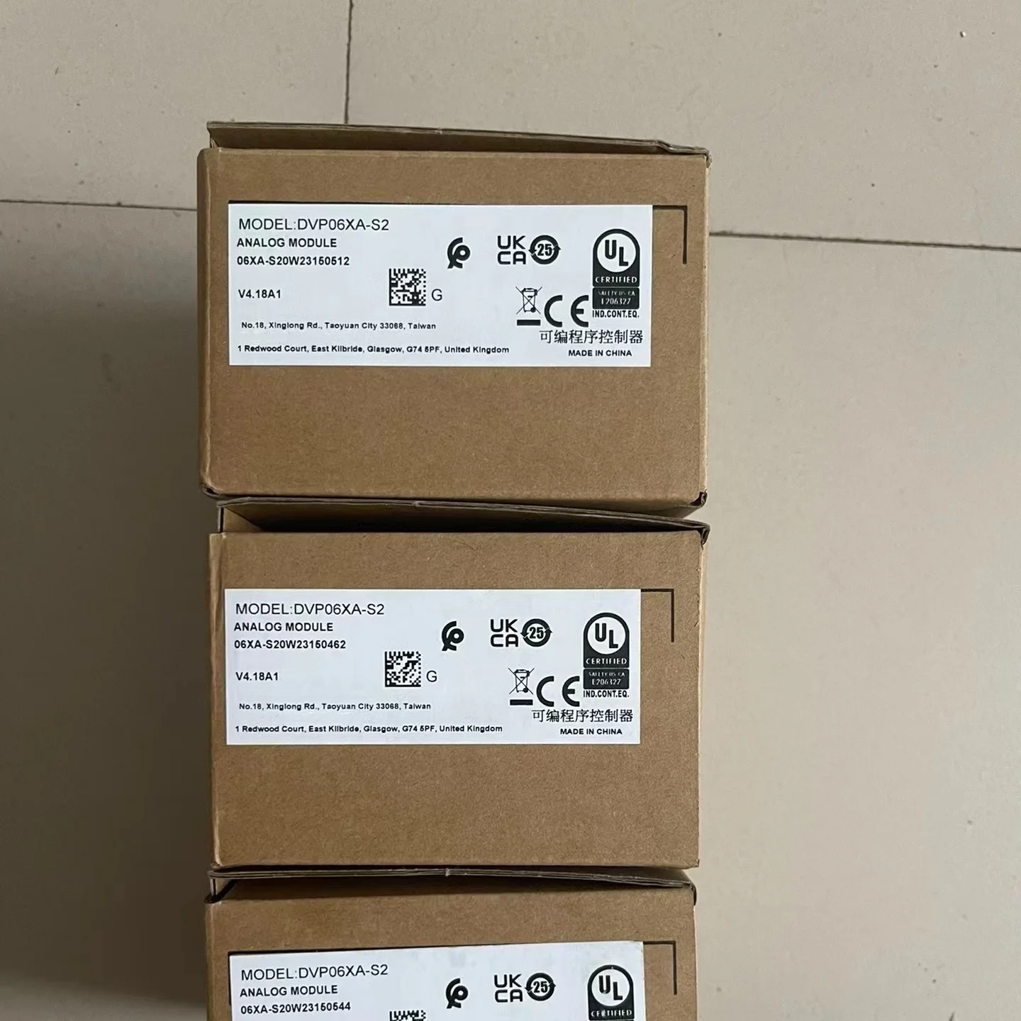 Nouvelle DVP06XA-S2 AS06XA-A DVP06PT-S