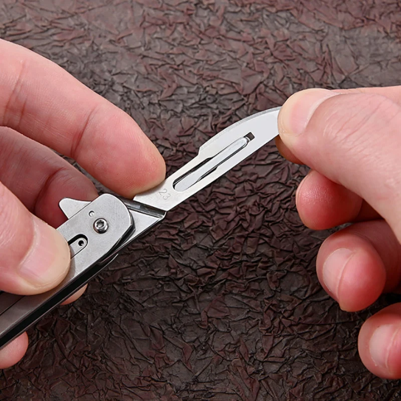 New Stainless Steel Unboxing Mini Folding Knife Portable Small Blade Portable Keychain Small Hanging Outdoor Camping Knife