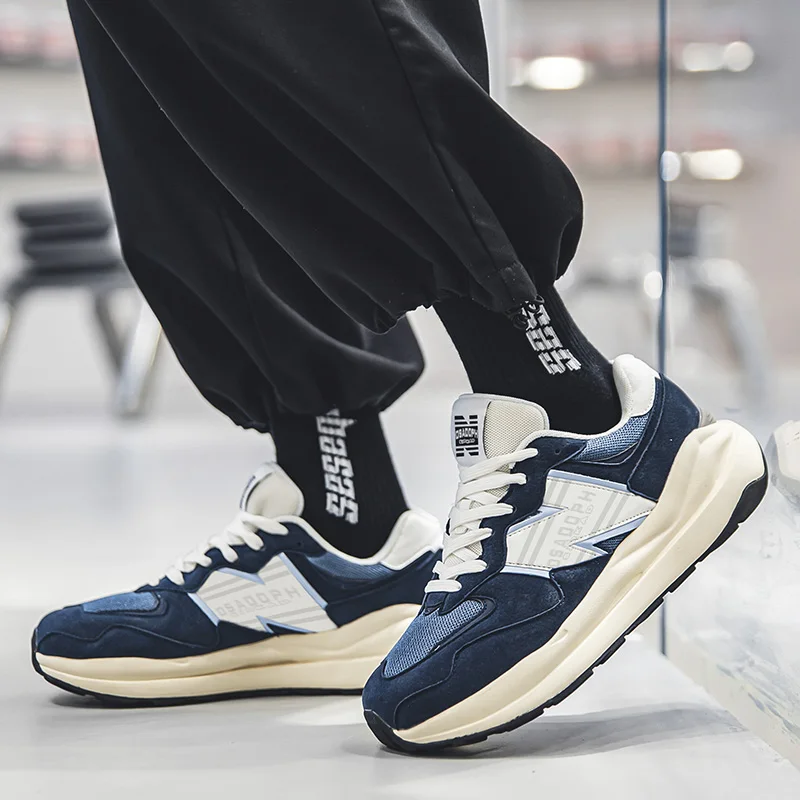 أحذية كلاسيكية للجري والسفر لعام 2025 أحذية القرش للرجال والنساء أحذية رياضية للتنس تناسب كل مباراة أحذية كرة السلة غير الرسمية Zoomx