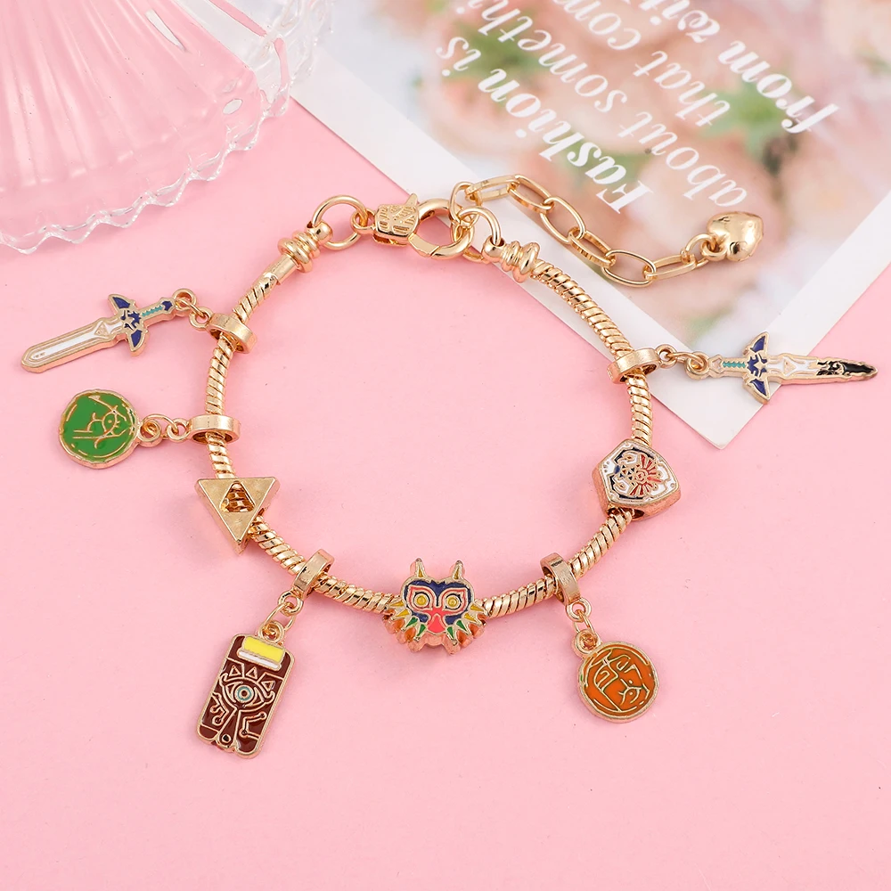 A cute cartoon ladies bracelet, alloy pendant, makeup to go out to wear, is a good gift for friends and girlfriends.