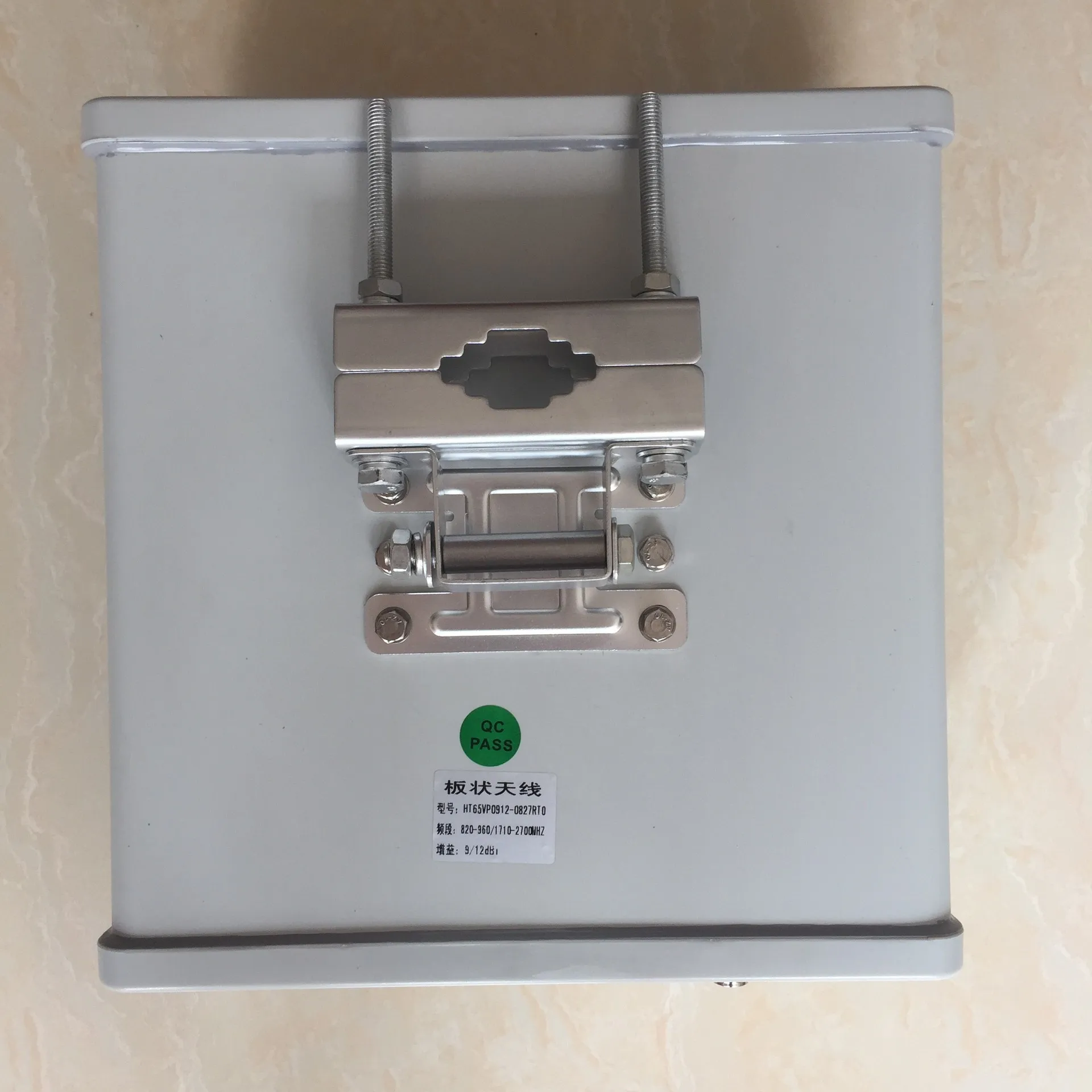 

Fori Base Station Antenna Plate-Shaped Single Polarization Flat Fan Shape 800-2700MHz Three-Network Full-Frequency Antenna