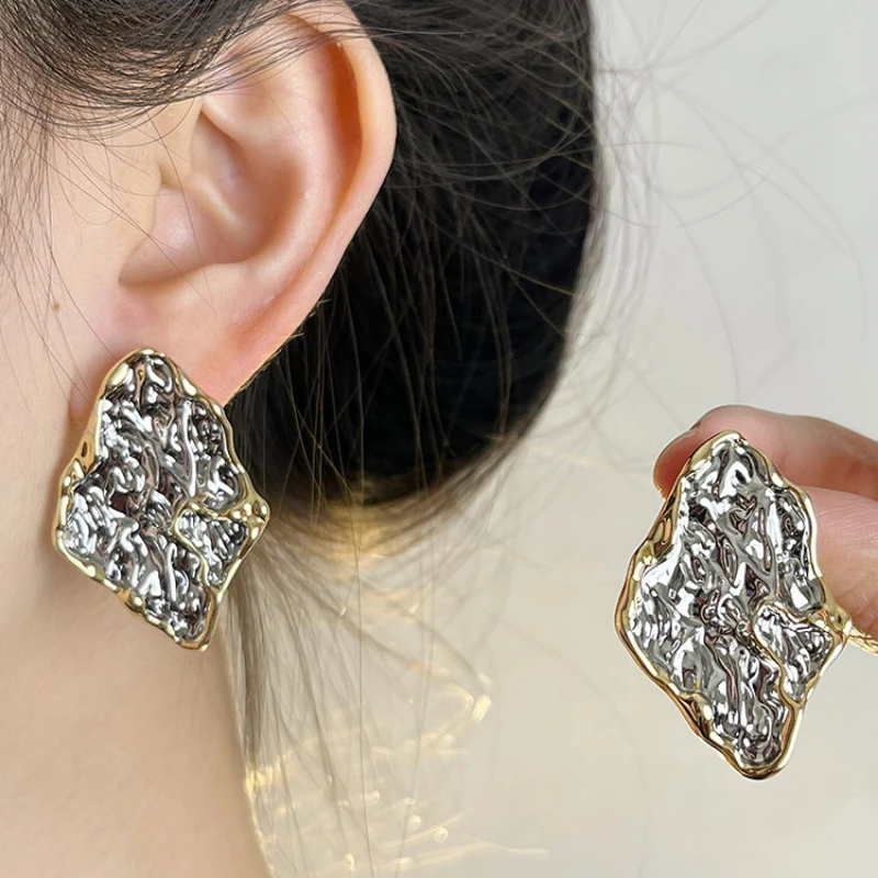 

*Retro gold and silver irregular earrings with contrasting colors