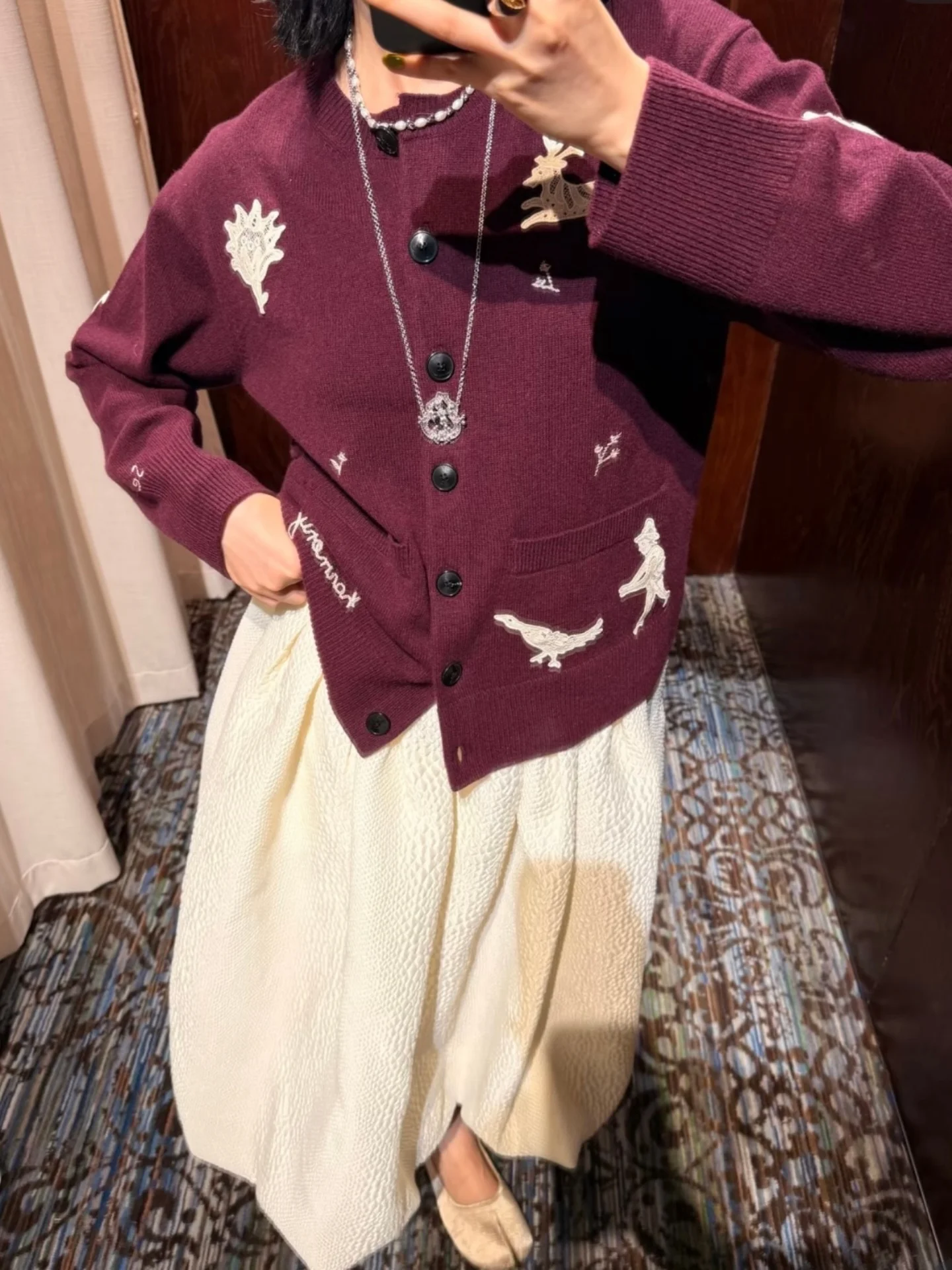 

Fashionable Knitted round Neck Cardigan Women's Outerwear with Embroidered Animal Stickers Soft Woolen Spring 2026 Style