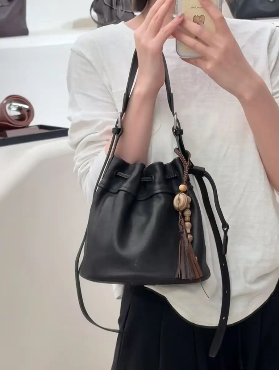 Vegetable-tanned Lambskin Women Bucket Bag Casual Simple Crossbody Bag Drawstring Bucket Bag Fashion Versatile Women ShoulderBag