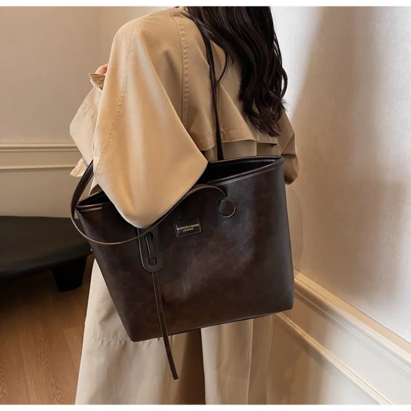 

Women's Brown Vintage Oil Wax Leather Tote Bag, for Daily Office, Streetwear, Weekend Travel, Shopping & Errands Hand Bags
