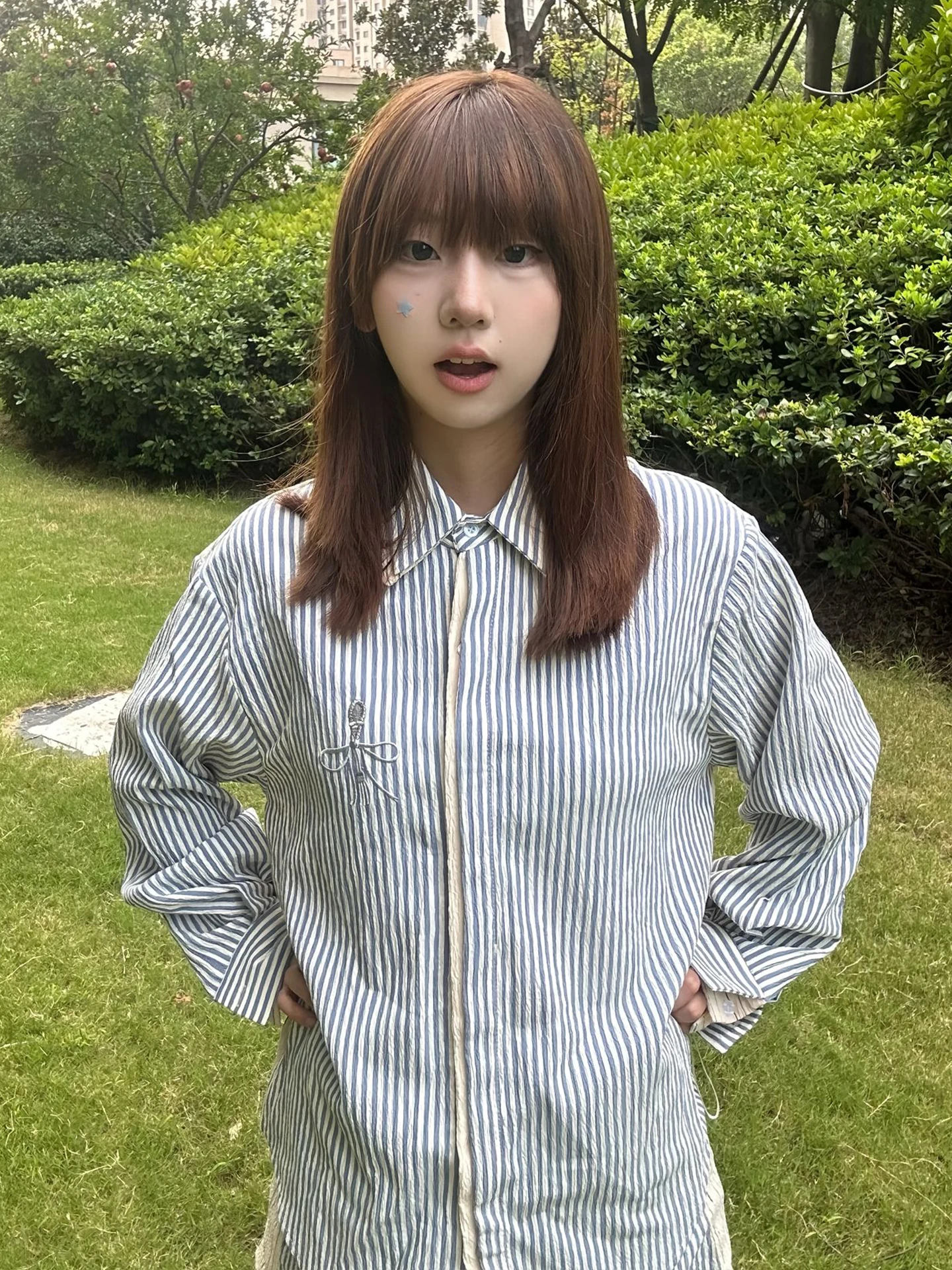 

Синяя полосатая повседневная свободная женская рубашка, весенняя модная рубашка с цветными блоками и пэчворком, износостойкая, в студенческом стиле, с длинными рукавами