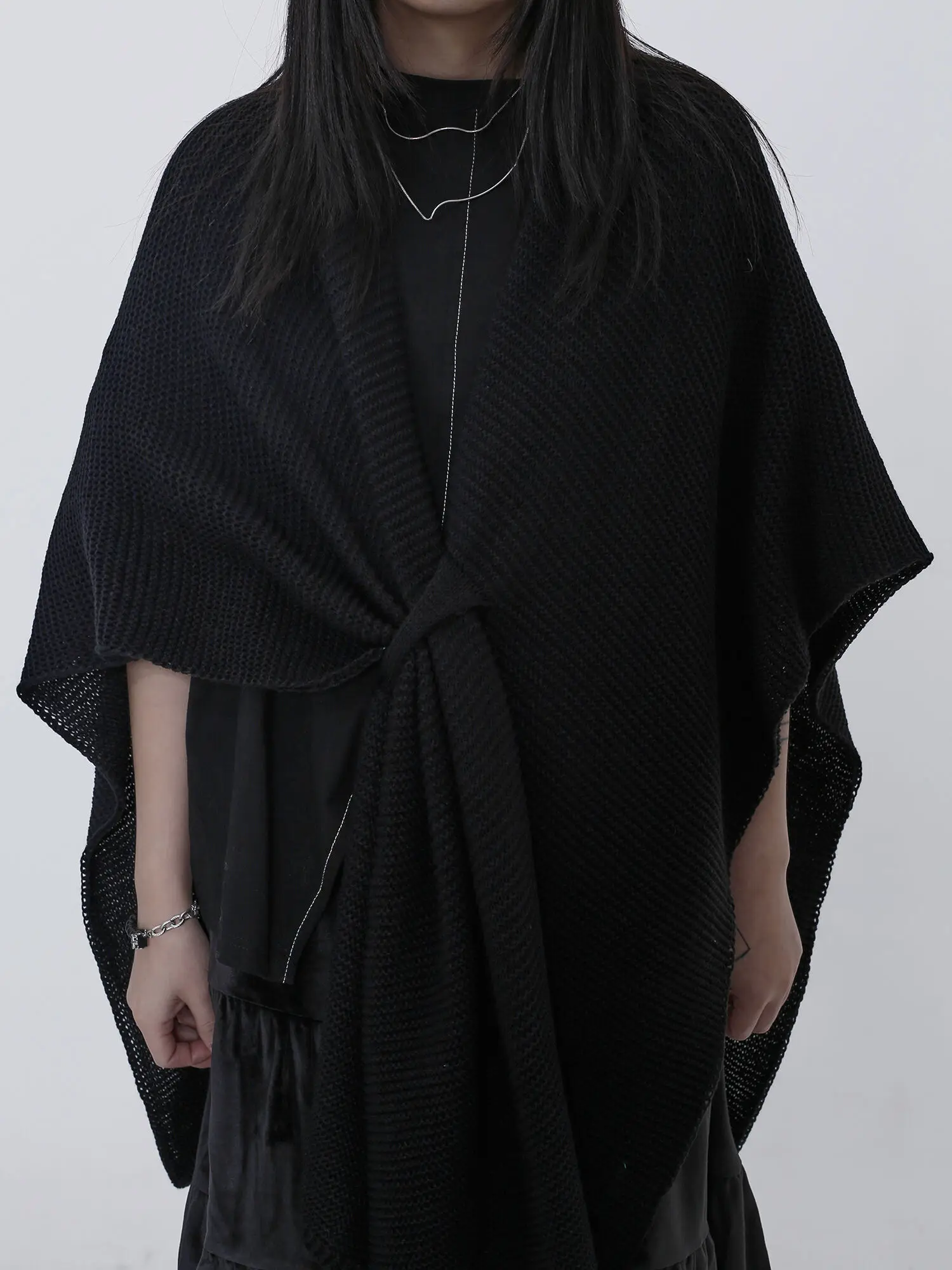 UMI MAO Winter New Product Scarf Dark Series Simple Design Versatile Split Shawl Neck Lazy Cloak Cloak