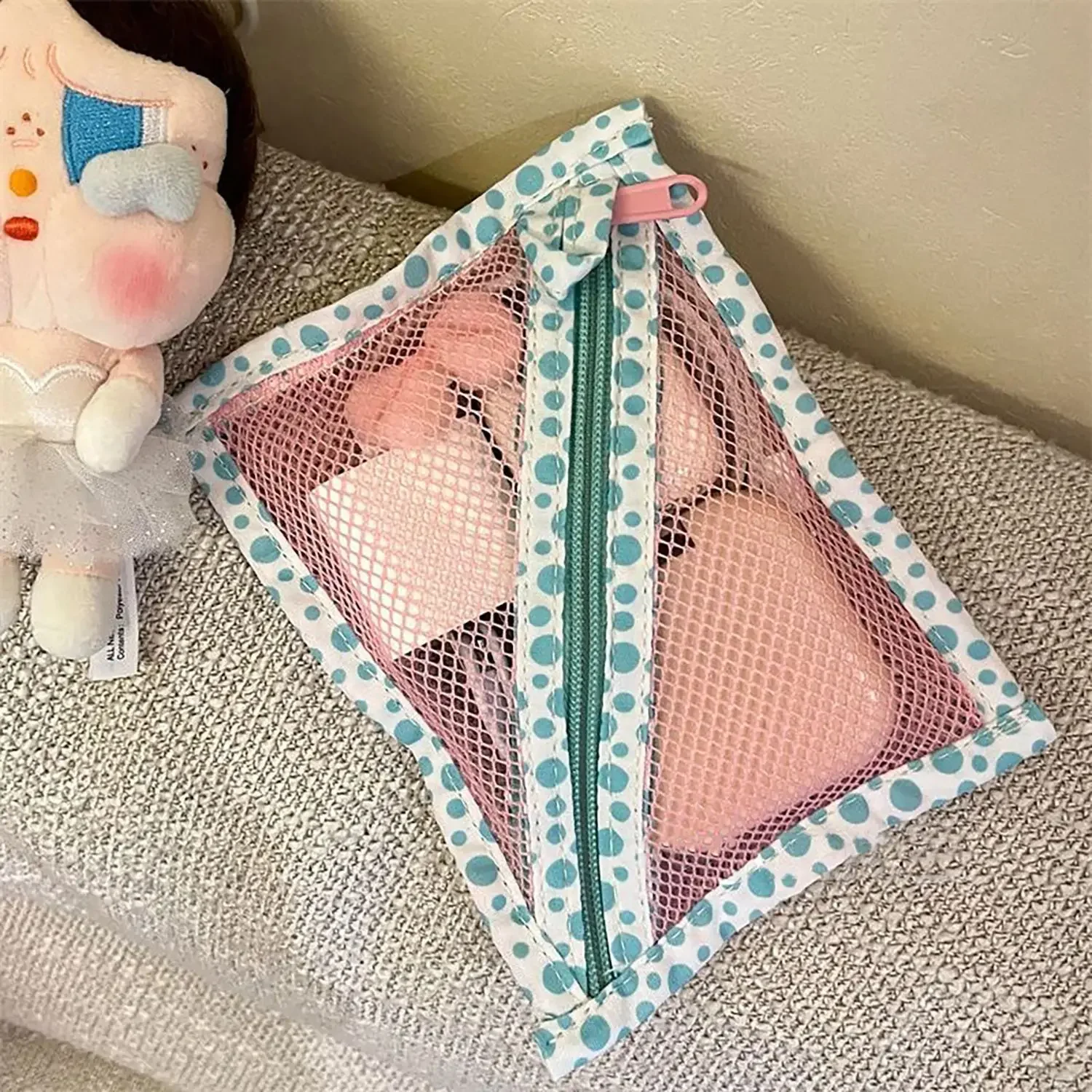 Going out mesh storage bag multi-purpose, light and durable niche retro portable charger storage bag