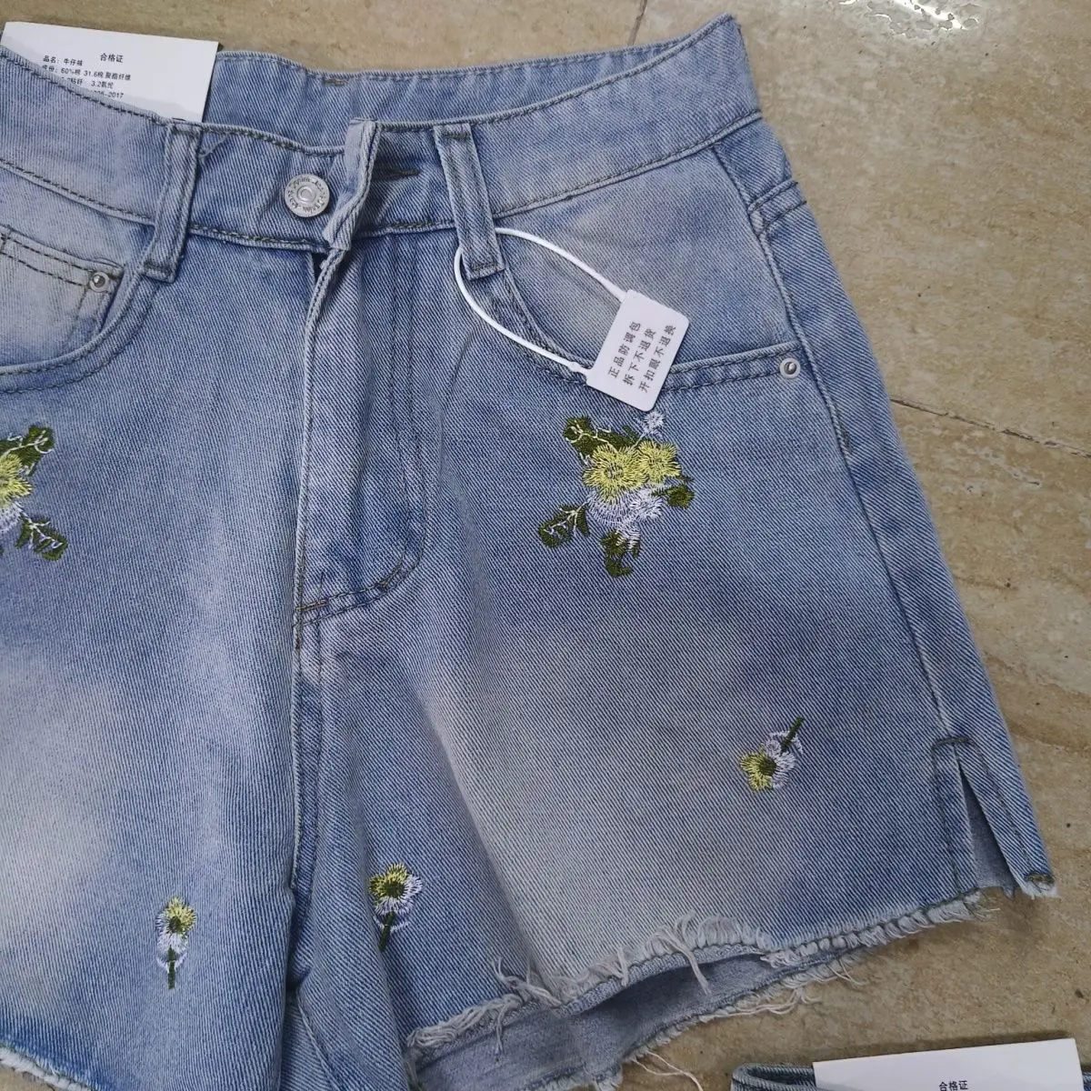 Eksplozjowe jeansowe szorty, letni nowy styl, pikantna dziewczyna, wysoki stan, wyszczuplające, obcisłe, podkreślające biodra, krótkie spodenki w kształcie litery A.