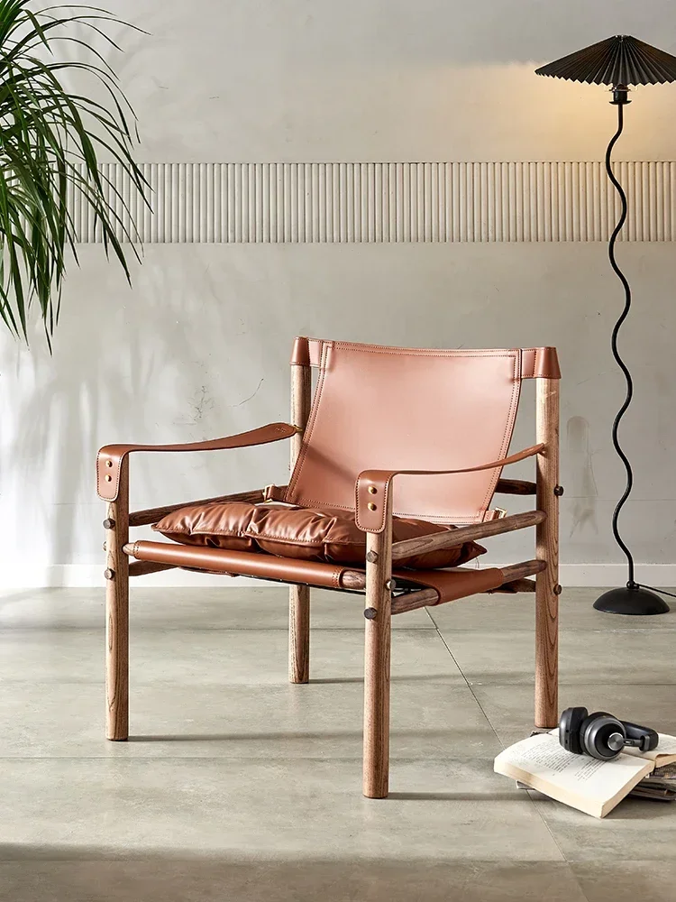 Sillón bajo de madera maciza de arte de lujo, CHAIR ADDE MID CENTURY SAFARI, sofá vintage de un solo diseño. Muebles para el hogar