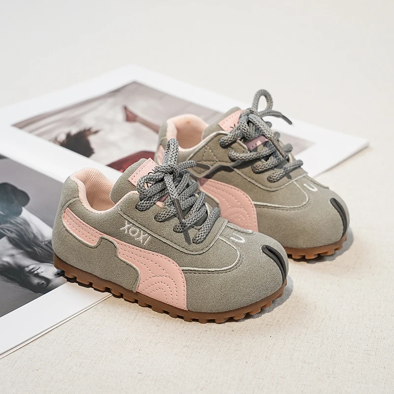 

Повседневные кроссовки 2026: осенние детские ретро-кроссовки для прогулок, спортивная обувь для малышей, девочек и мальчиков, с мягкой подошвой, модные детские повседневные туфли