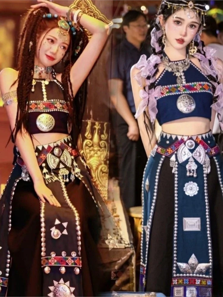 

Этническая характерная одежда для путешествий в костюме