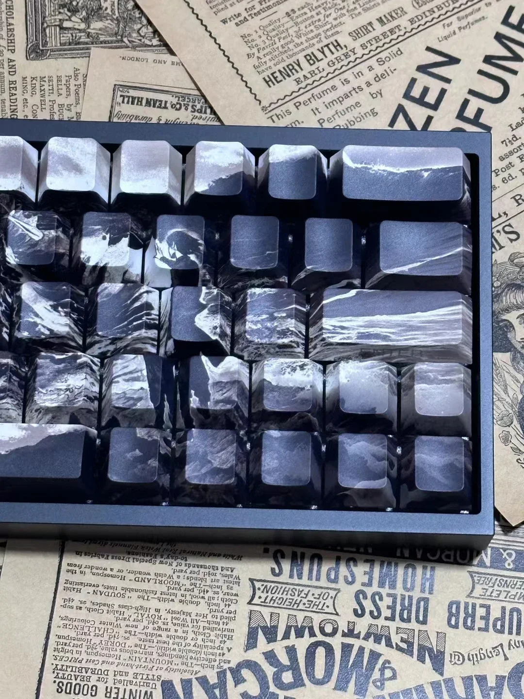 Levi Ackerman-Teclas de Anime Attack On Titan Cherry Pbt para juegos, sublimación térmica personalizada para teclado mecánico