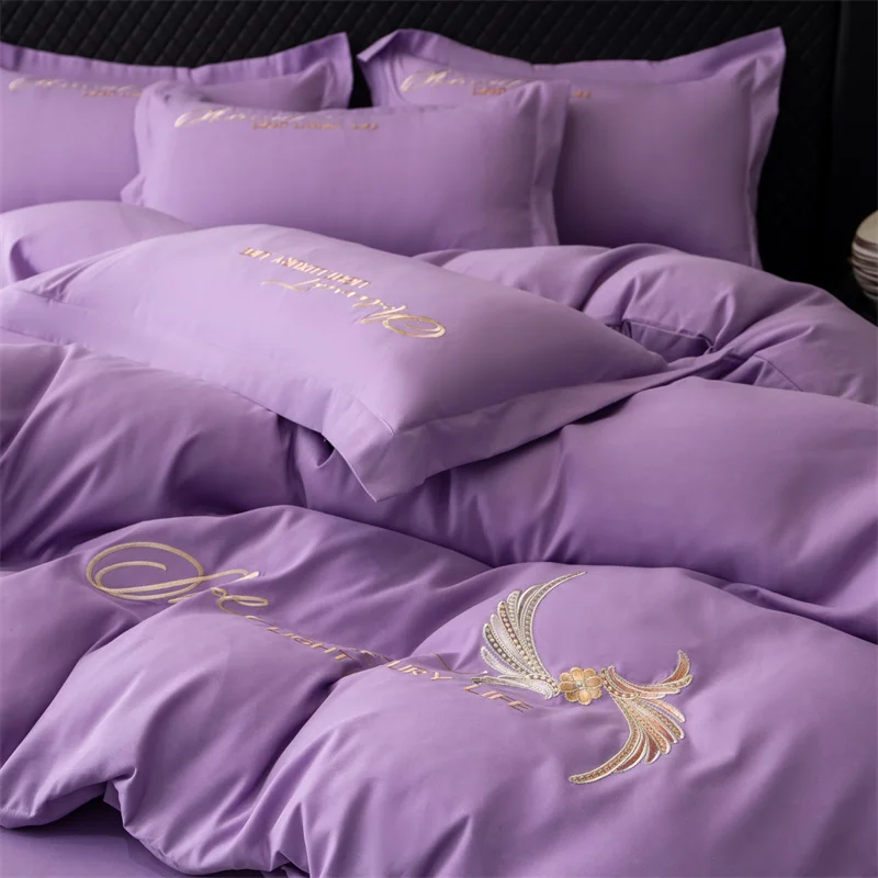 

Skin-friendly and breathable double bed set of four, chemical fiber brushed series, with embroidered pattern, machine washable.