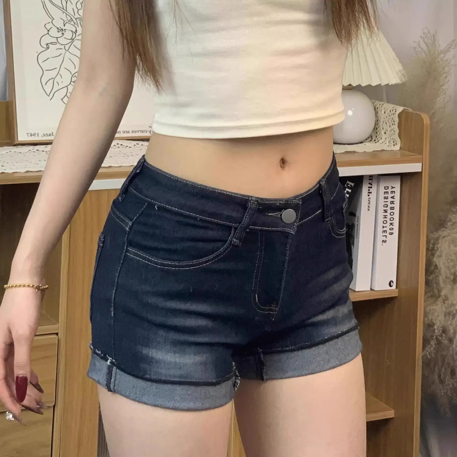 

Сексуальные корейские джинсовые шорты с низкой талией, женские летние дизайнерские эластичные утягивающие брюки, повседневные прямые синие джинсовые шорты E9008