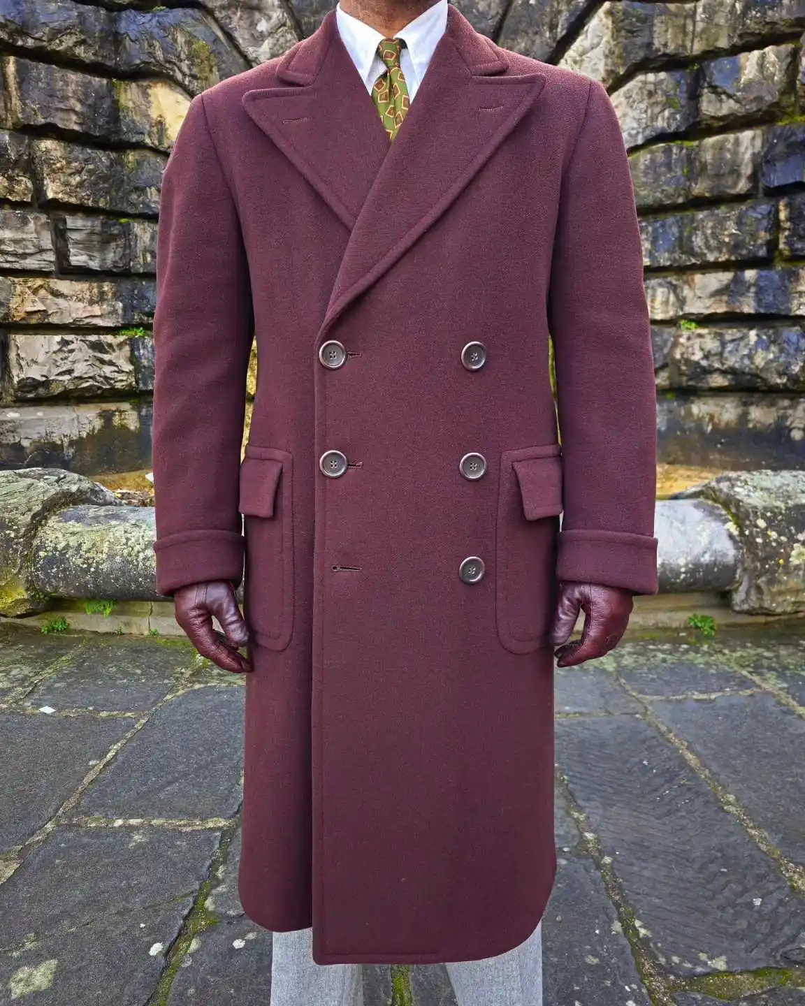 เสื้อโค้ทผู้ชายทรงยาวสำหรับฤดูใบไม้ร่วงและฤดูหนาว ดีไซน์ทันสมัย ปกแหลม กระดุมสองแถว ผ้าผสมขนสัตว์ สั่งตัดได้