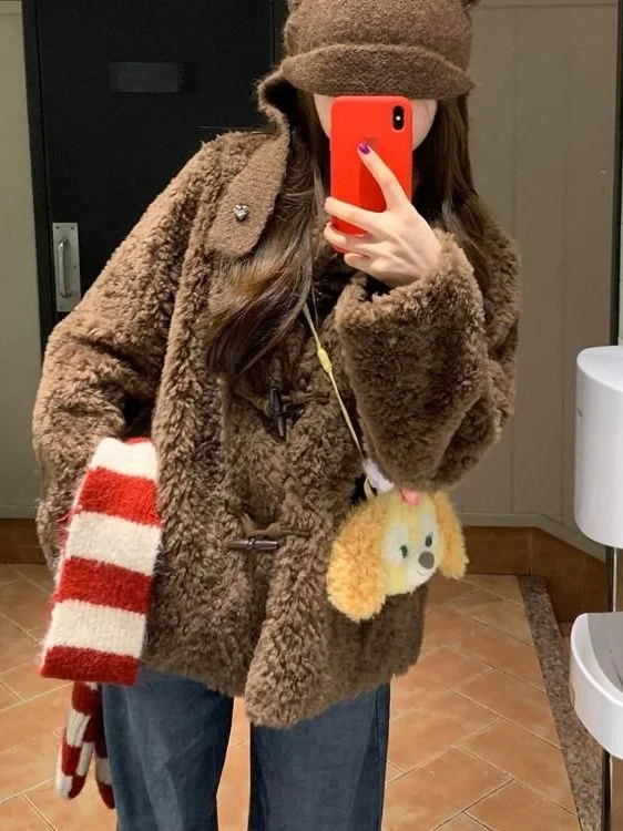 Cappotto da donna in pelliccia di agnello Jaet marrone Plu da donna Autunno Inverno Pelliccia sciolta e abbigliamento intercato in pelle con corna...