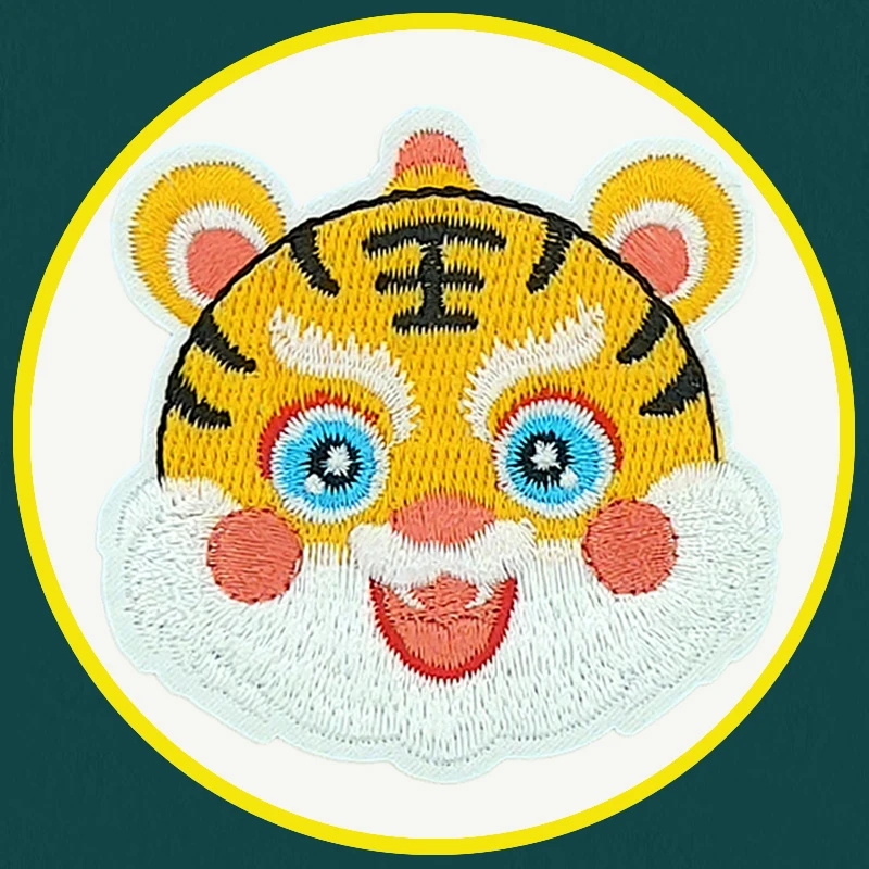 

Большая самоклеящаяся вышитая нашивка для ремонта дырок на одежде, декоративная нашивка с мультяшной головой тигра для пуховиков
