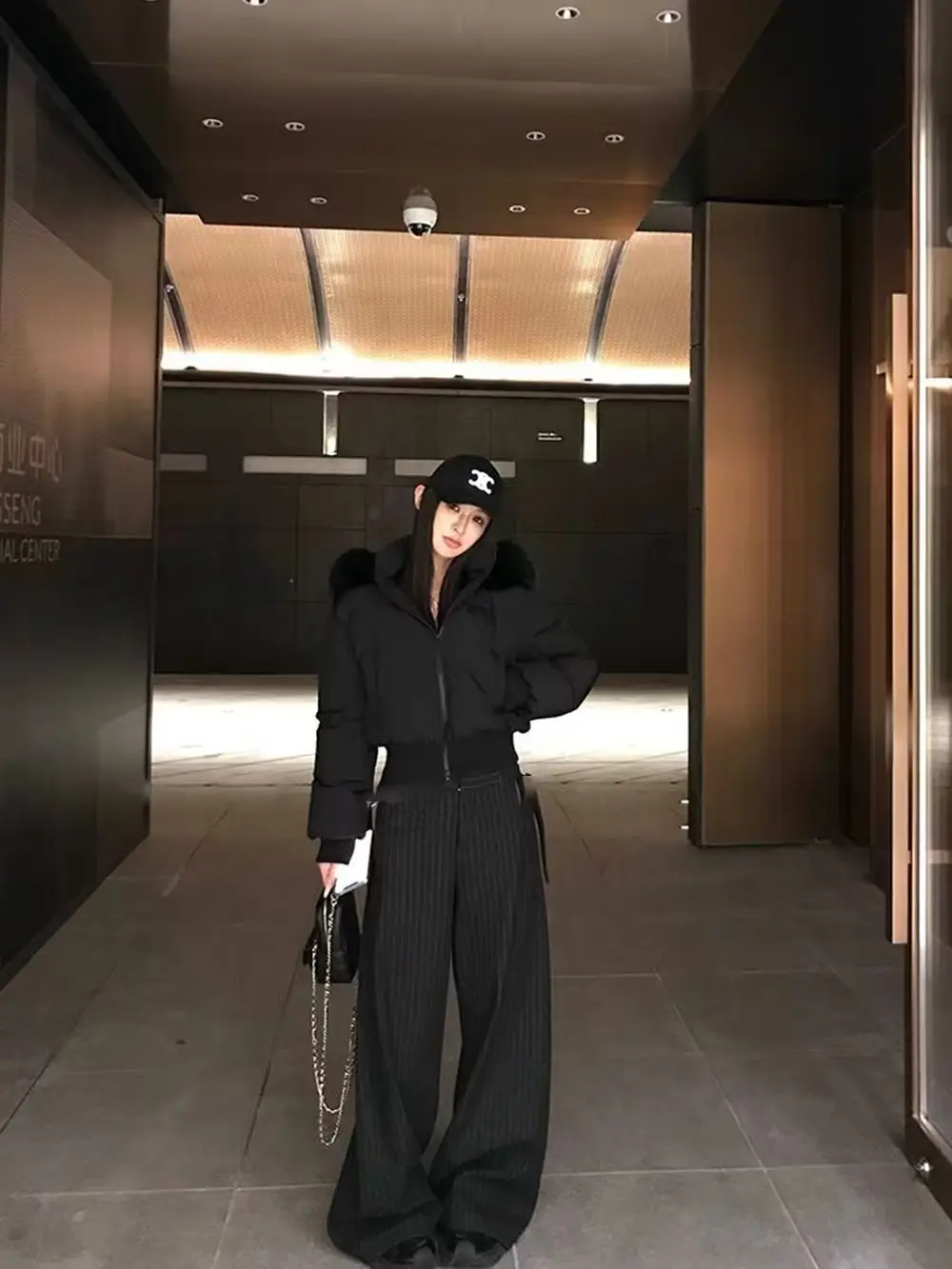 

Куртки-пуховики блестящие женские в азиатском, восточном, континентальном, дальнемошкольном, экзотическом, зарубежном, международном стиле, красивые