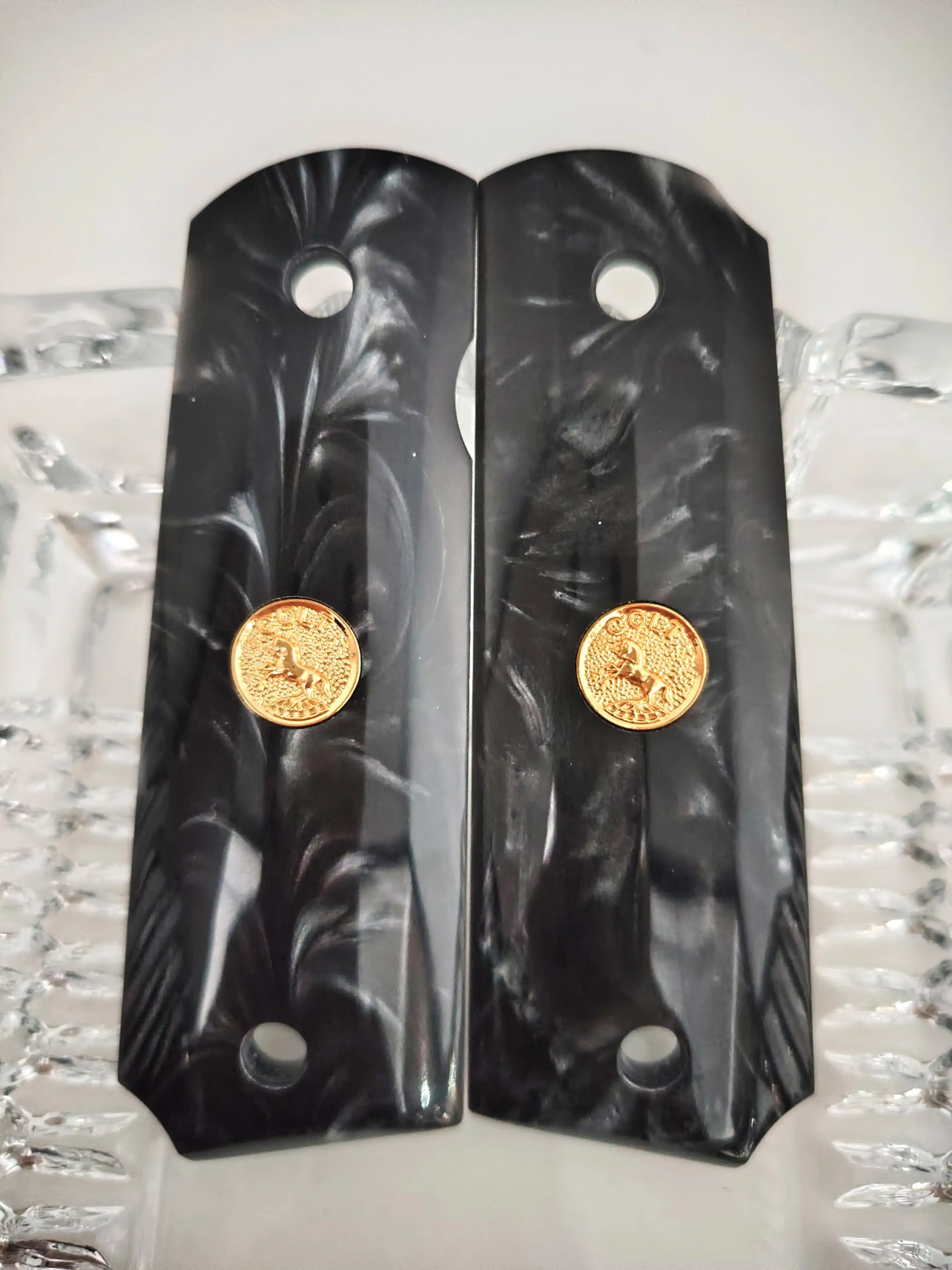 1911 Grips Full Size, Black Pearl Gold Colt Medallion, geschikt voor Colt, Kimber, Springfield, Remington, Rock Island, Government Commander