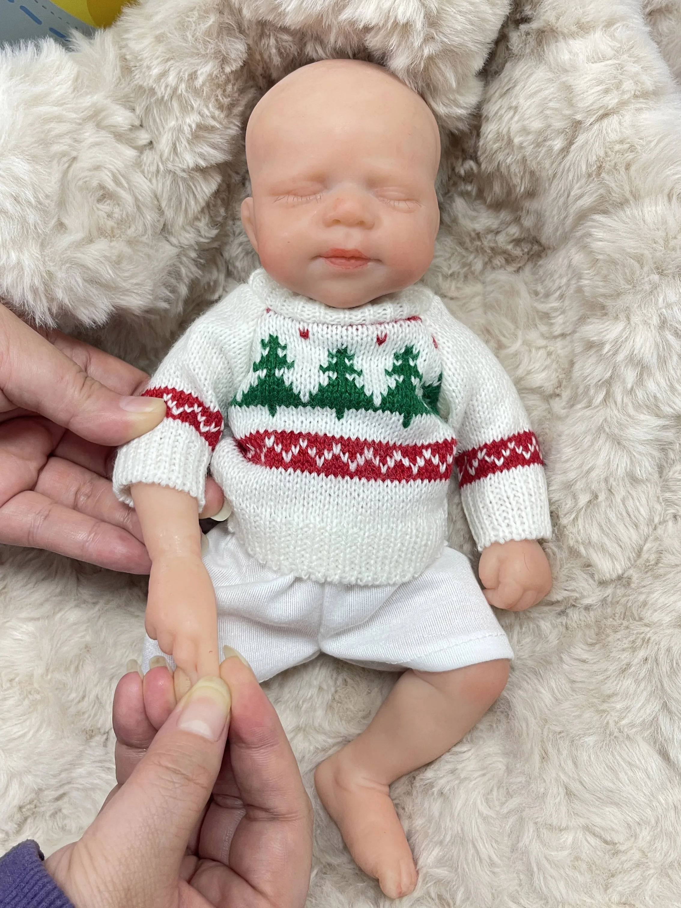 10-calowa, ręcznie robiona, bezwłosia, urocza, w ubrankach, super miękka, elastyczna, realistyczna mini lalka silikonowa reborn, kolekcjonerski prezent.