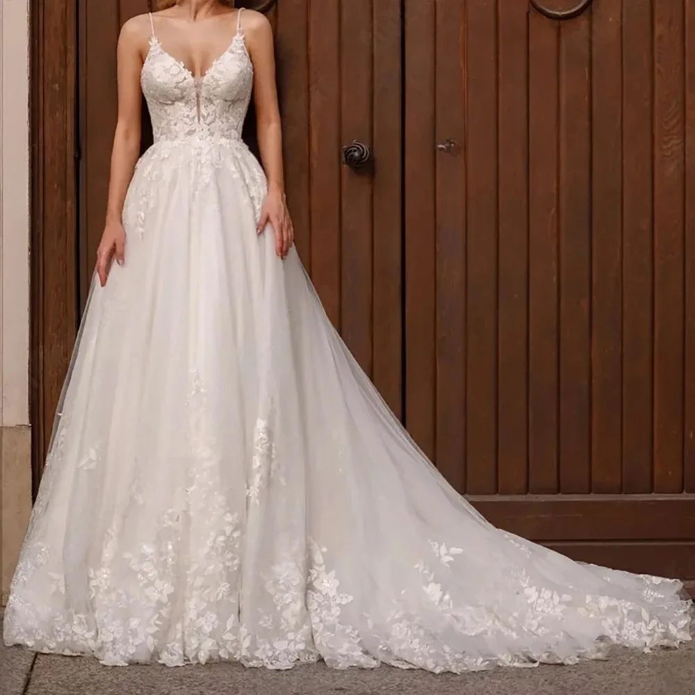 Vestidos De Novia con tirantes finos De tul brillante, apliques sin espalda con cuello en V, vestidos De Novia De corte en A, Vestido De Novia personalizado 2025