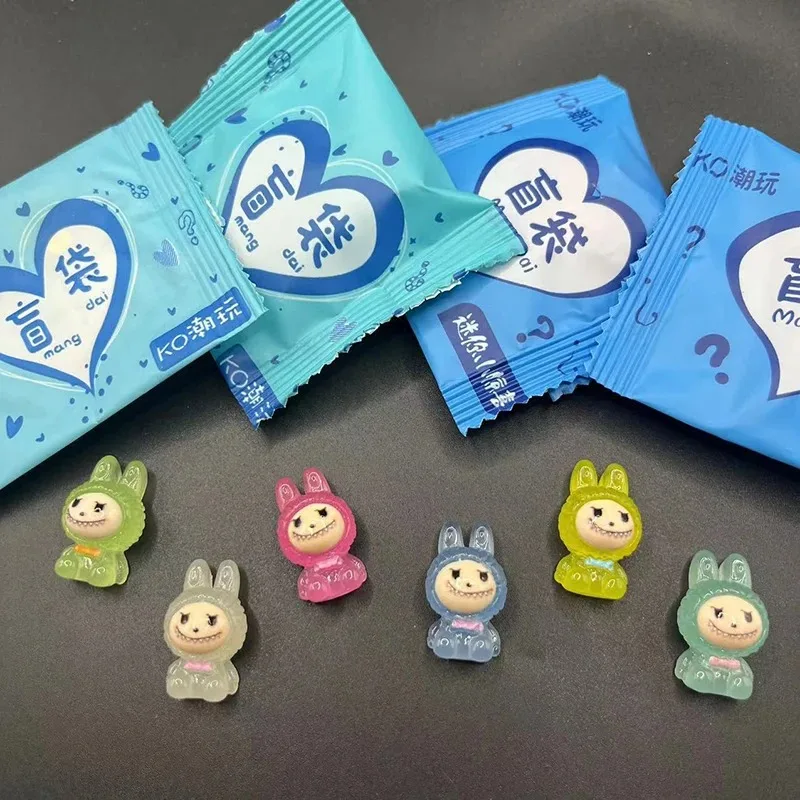 10 قطعة صغيرة مضيئة Labubu الحلي لطيف الكرتون تماثيل راتينج المشهد الصغير الديكور سطح المكتب زخرفة DIY بها بنفسك سيارة الحلي