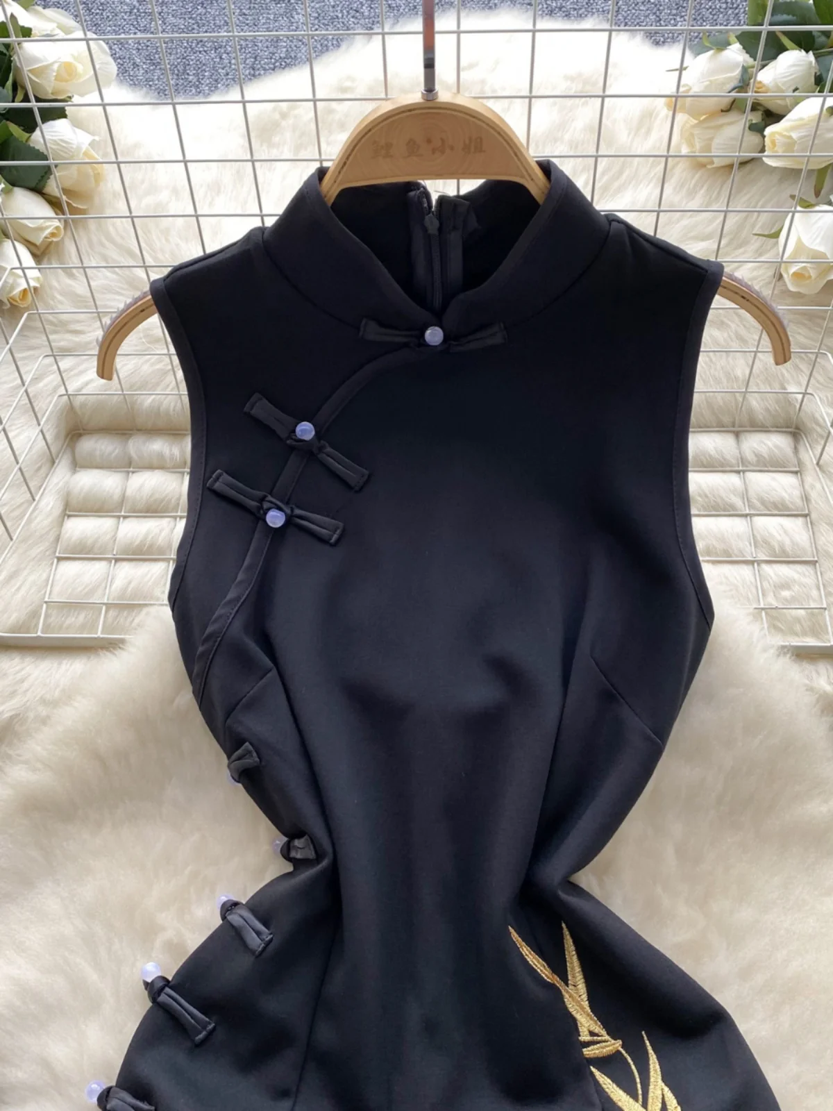 Vestido Bodycon Estampado F Estilo Tang Retrô Chinês com Botões, Fenda Lateral, Gola Alta e Sem Mangas, Efeito Emaec...