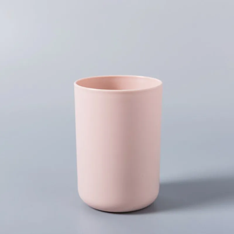 ถ้วยน้ำพลาสติกใส่น้ำยาบ้วนปากในห้องน้ำแก้วมักใส่แปรงสีฟันแบบทึบสำหรับเดินทางในบ้านแก้วมักใส่น้ำยาบ้วนปากทำจากพลาสติก