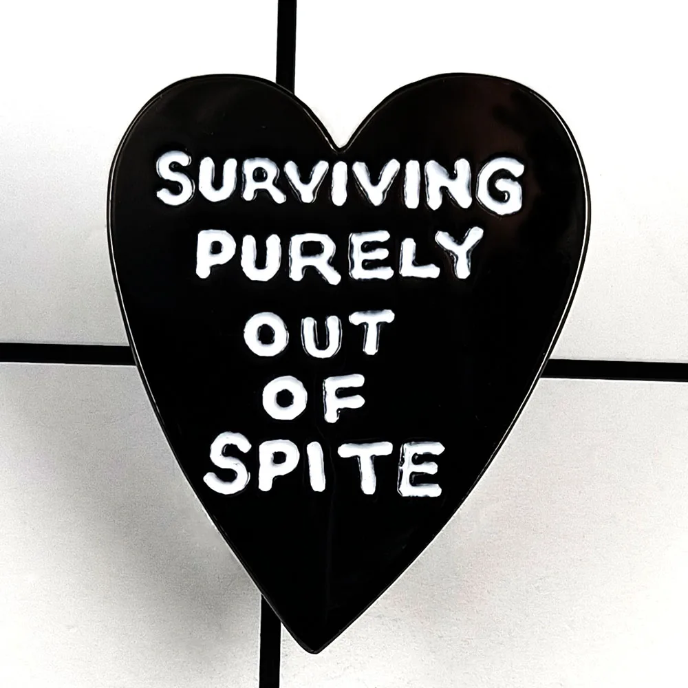 Surviving Purely Out of Spite Brooch Black Heart Badge Accessory Simple English Letter Inspirational Slogan Badge Bag Decoration