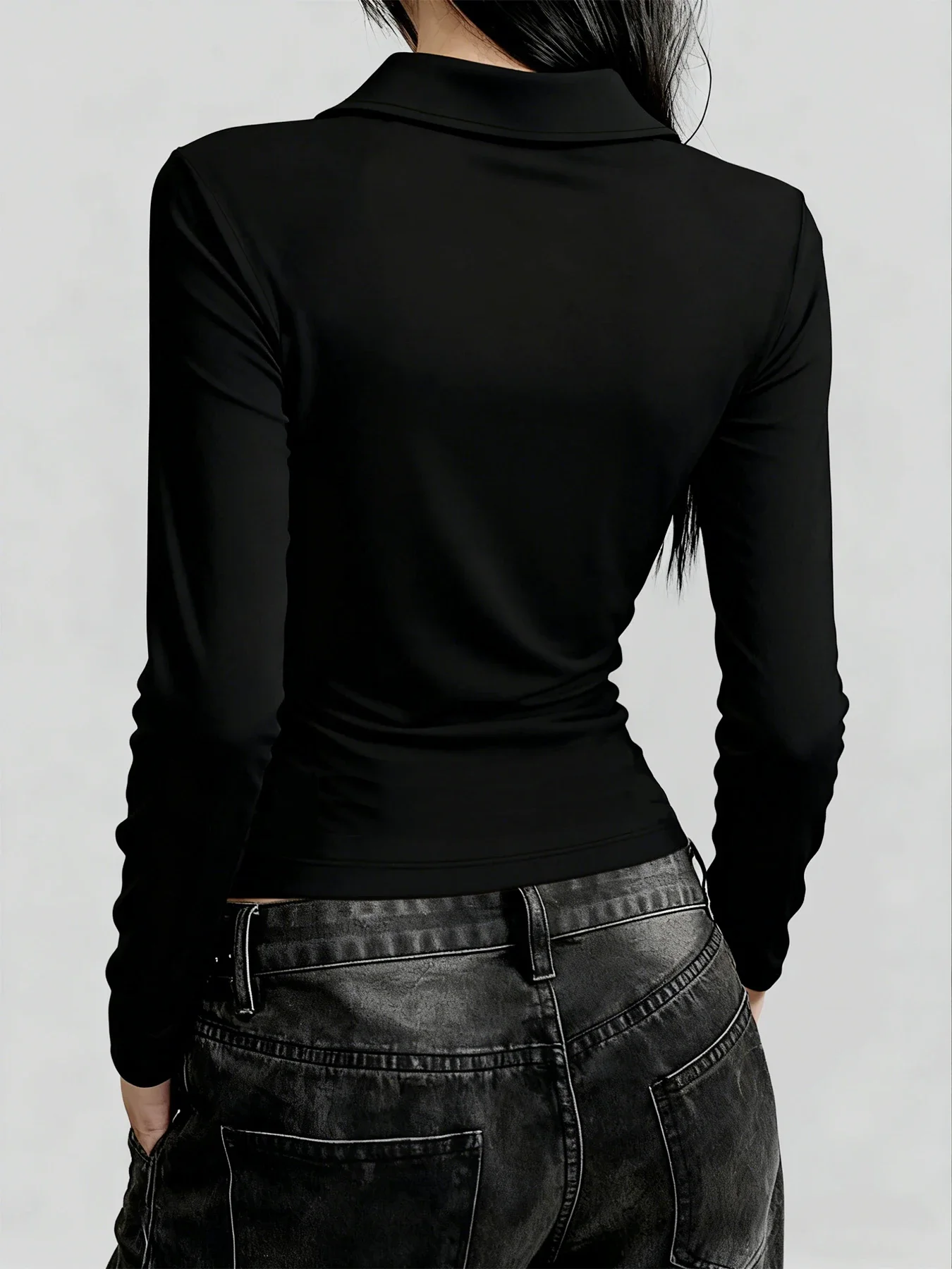 Questa splendida polo da donna slim fit autunno/inverno con maniche lunghe sia semplice ed elegante, solo ciò che hai bisogno.