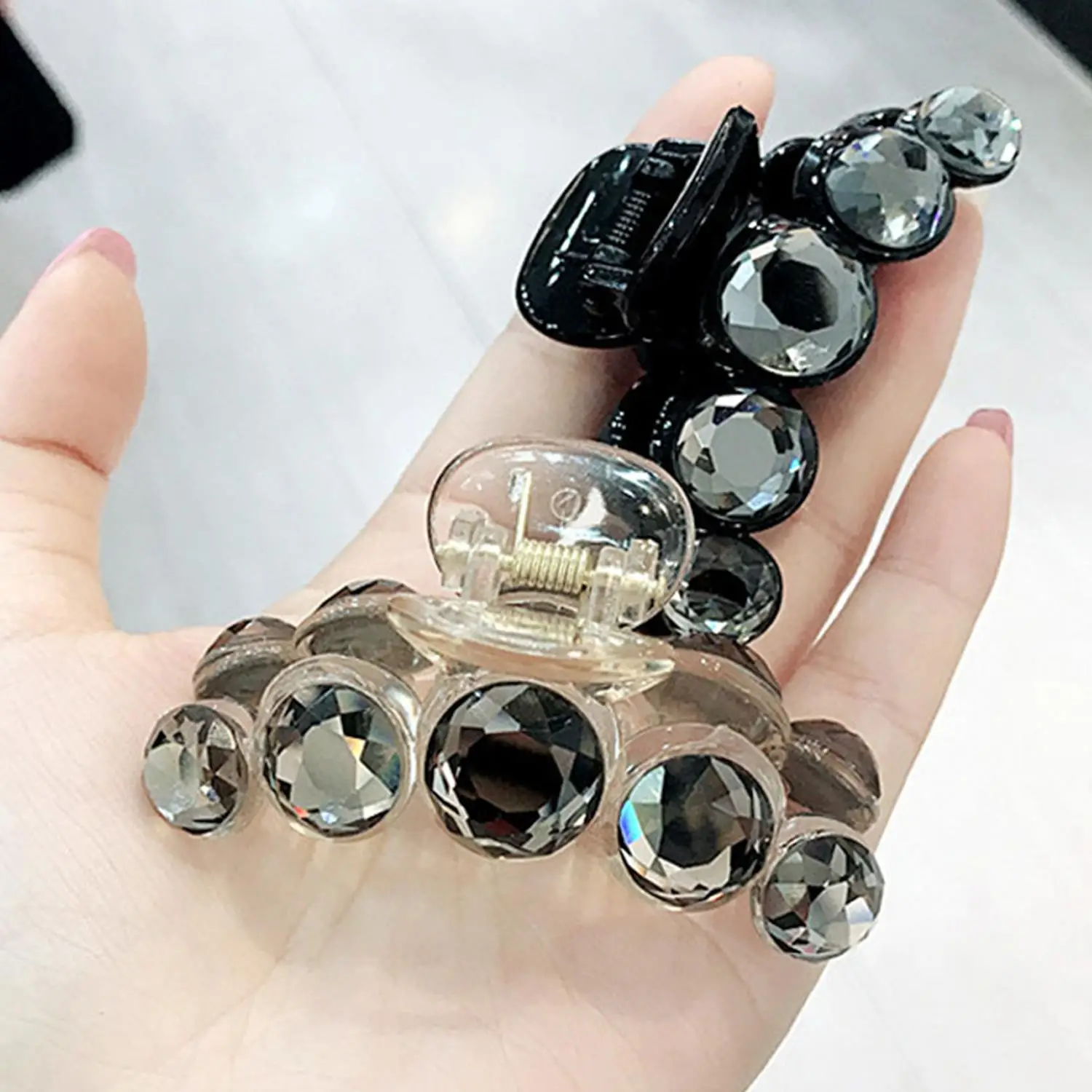 

Модная пластиковая большая простая элегантная пластиковая заколка для волос, подходит для вечеринок, поездок на работу, подходящего наряда, аксессуаров для волос