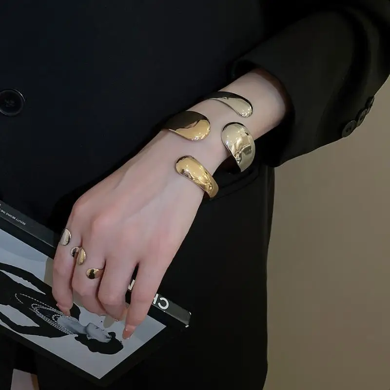 Modern Chic Metal Bracelet and Ring Set Geometric Design for Everyday Glamour