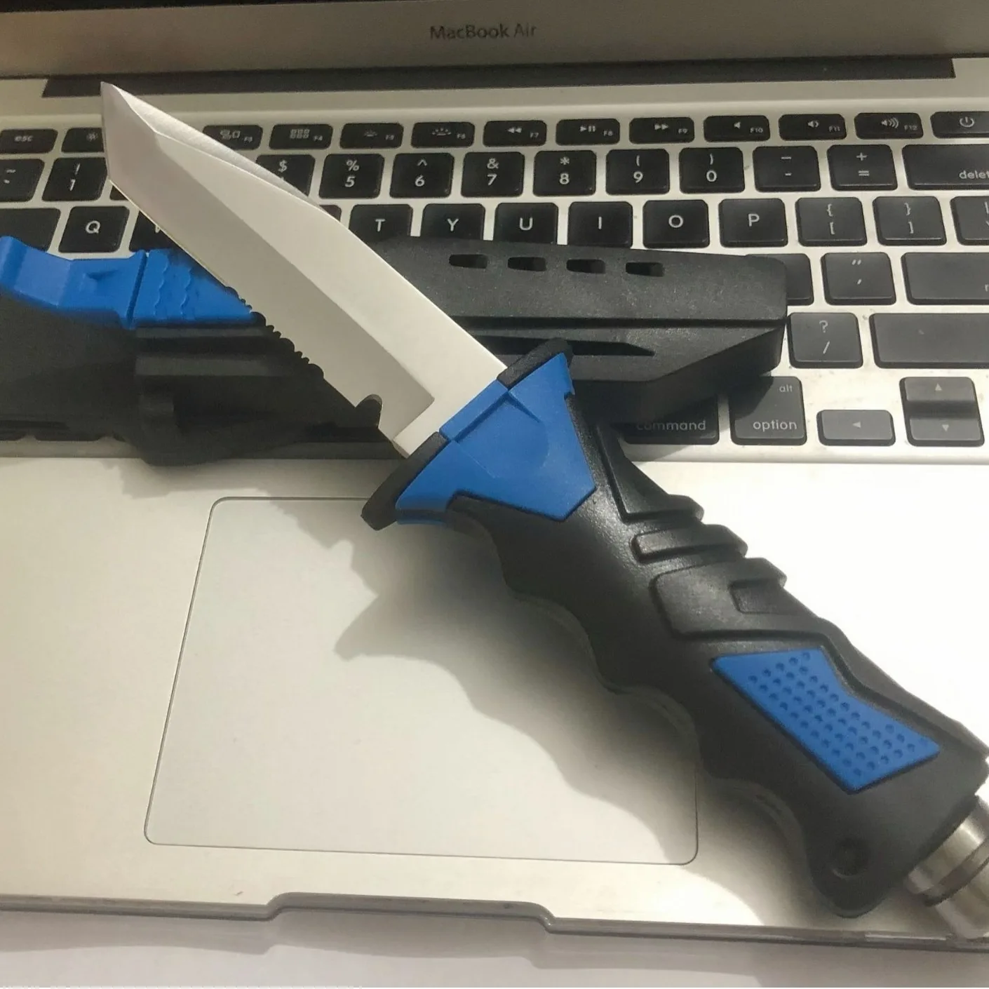 نقطة الرمح للغوص وسكين البقاء على قيد الحياة |   شفرة تكتيكية ثابتة مع حزام الساق |   قاطع حبل من الفولاذ المقاوم للصدأ للإنقاذ وصيد الأسماك والمخيم