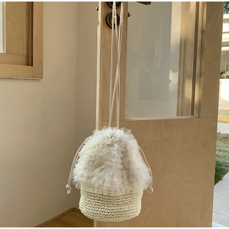 Damen-Straw-Bucket-Bag mit Mesh-Spitzenbesatz, handgefertigte Häkel-Schultertasche im Boho-Stil für den Sommer und Alltag – Detail 13