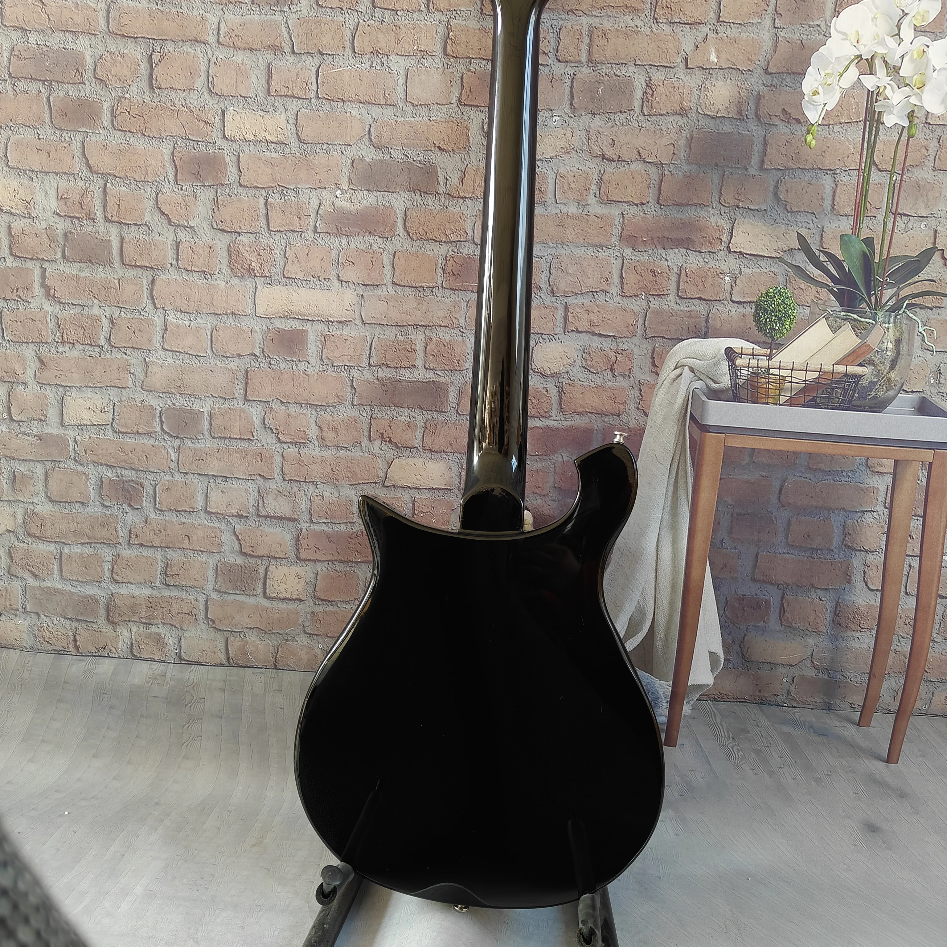 Unique Black-and-White Color Block Personalized Electric Guitar, Ultra-Simple Single Pickup Configuration, Clear and Bright Clea