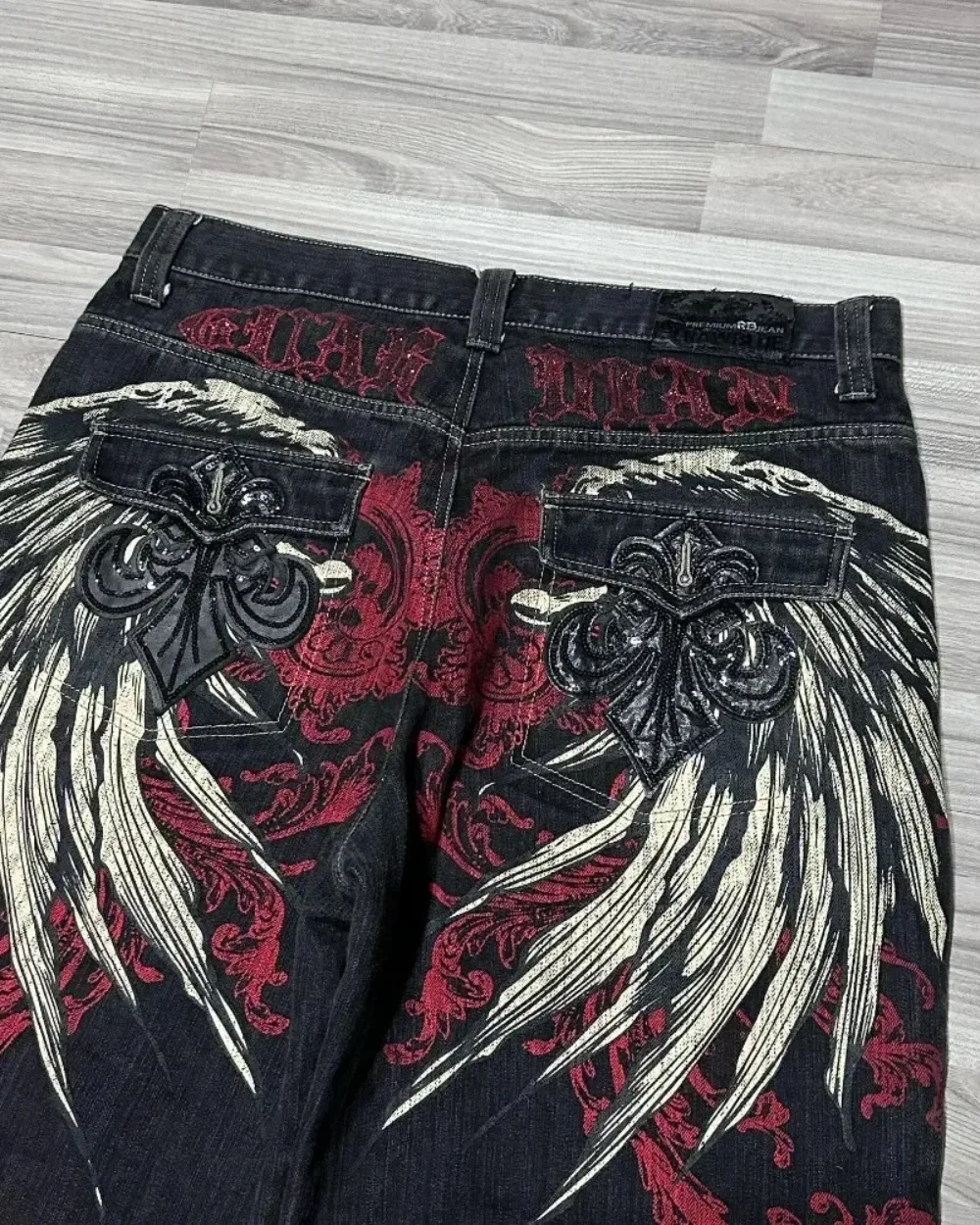 Pantalones cortos de mezclilla holgados con estampado de alas góticas para hombre, pantalones cortos de mezclilla con patrón de gran tamaño, moda