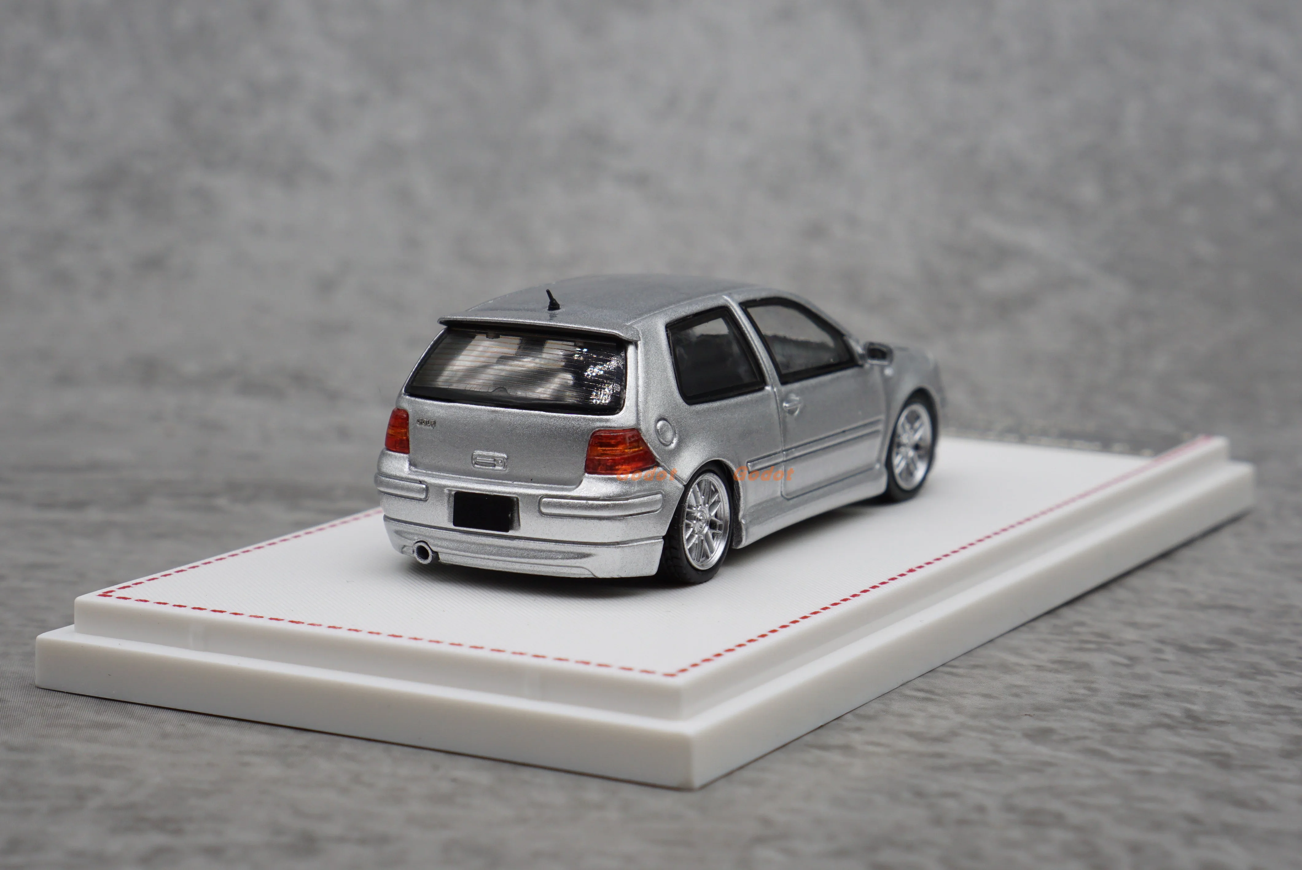 FH-juguetes de aleación fundida a presión para adultos, modelos de coches de Golf, motor abierto, cubierta clásica, regalo de recuerdo coleccionable, pantalla estática, escala 1:64, MK4, VW