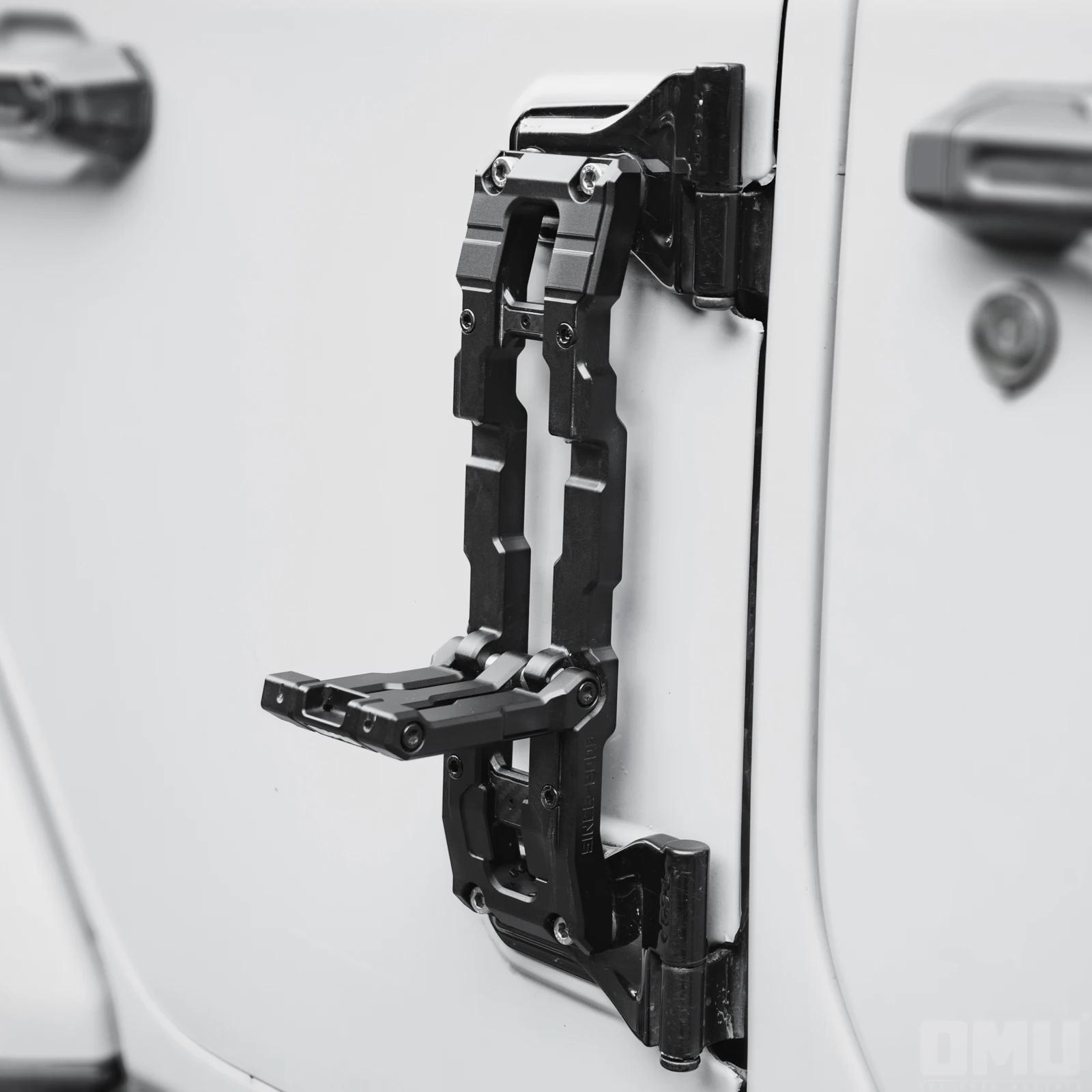 OMU 4x4 อลูมิเนียมประตูบานพับขั้นตอนพับเท้าเหยียบสําหรับ JEEP Wrangler JK JL & Gladiator JT 2008-2024 Off Road อุปกรณ์เสริม