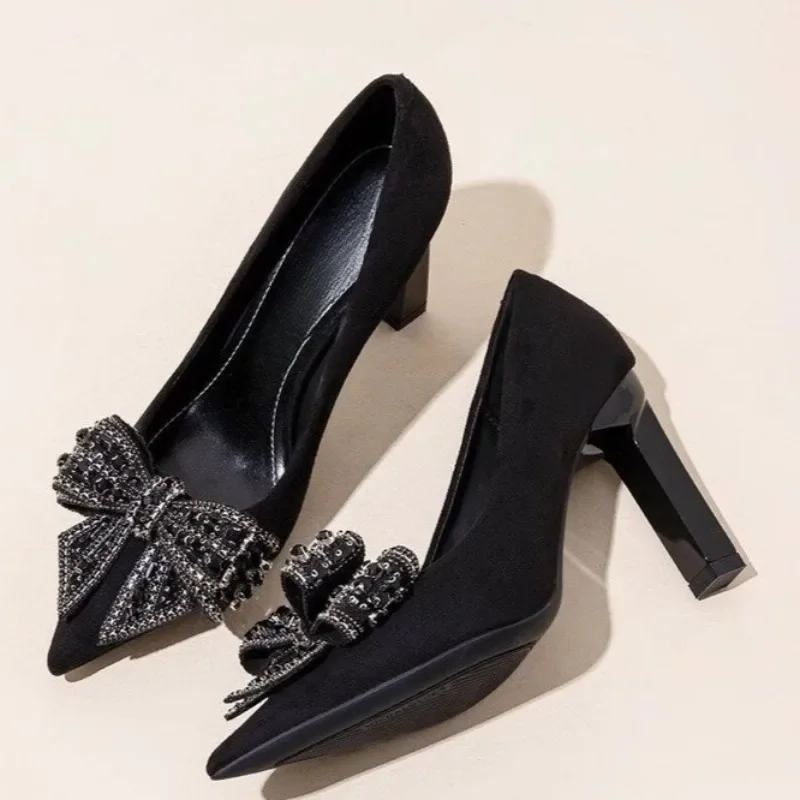 Женские туфли на шпильке с острым носком и стразами, новинка 2025 года, черные универсальные туфли премиум-класса с бантом