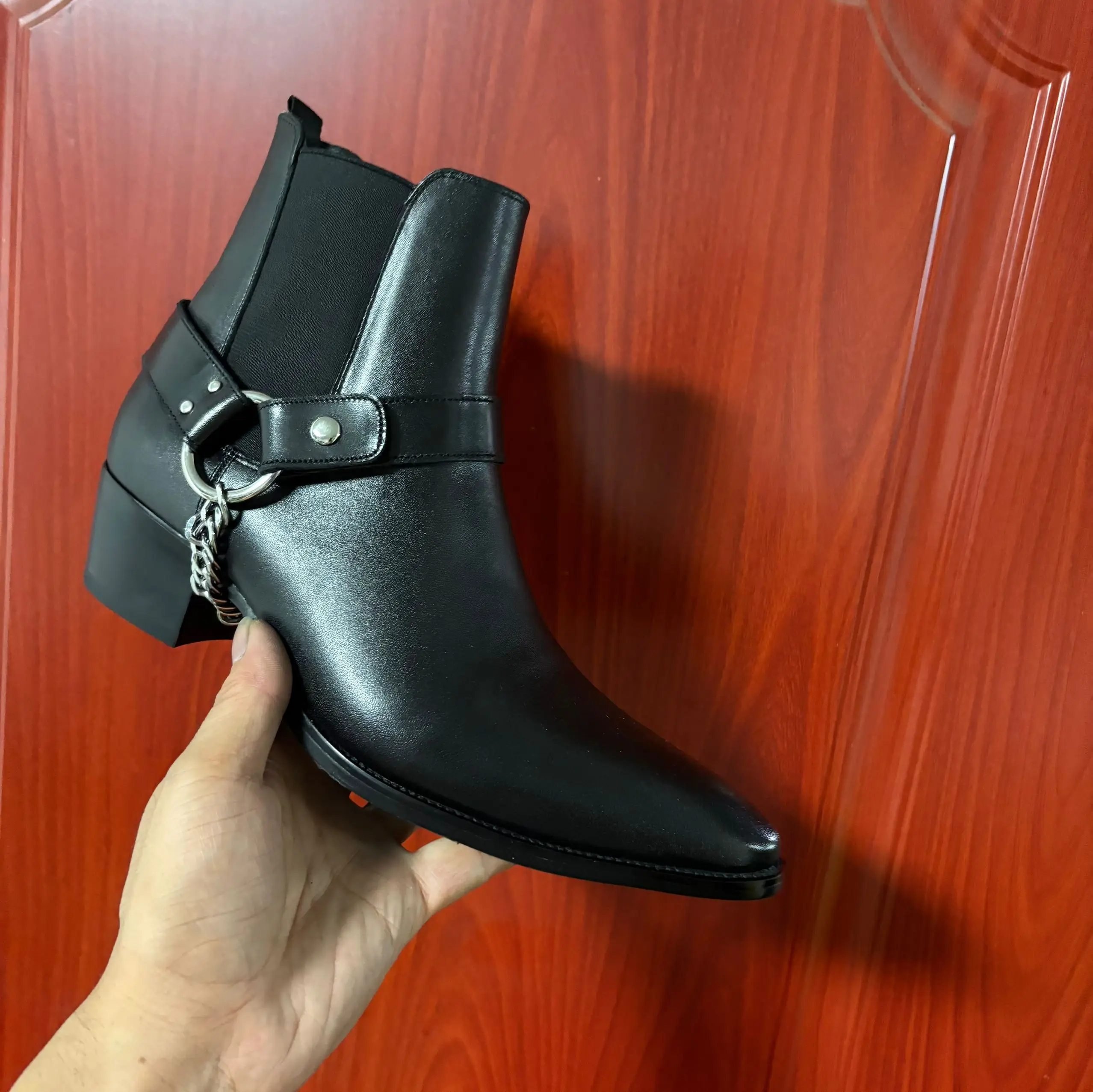 2025 Four Seasons Men's Chelsea Boots. Made of high-quality cowhide, black in color, with a British style, 5cm heel, featuring a