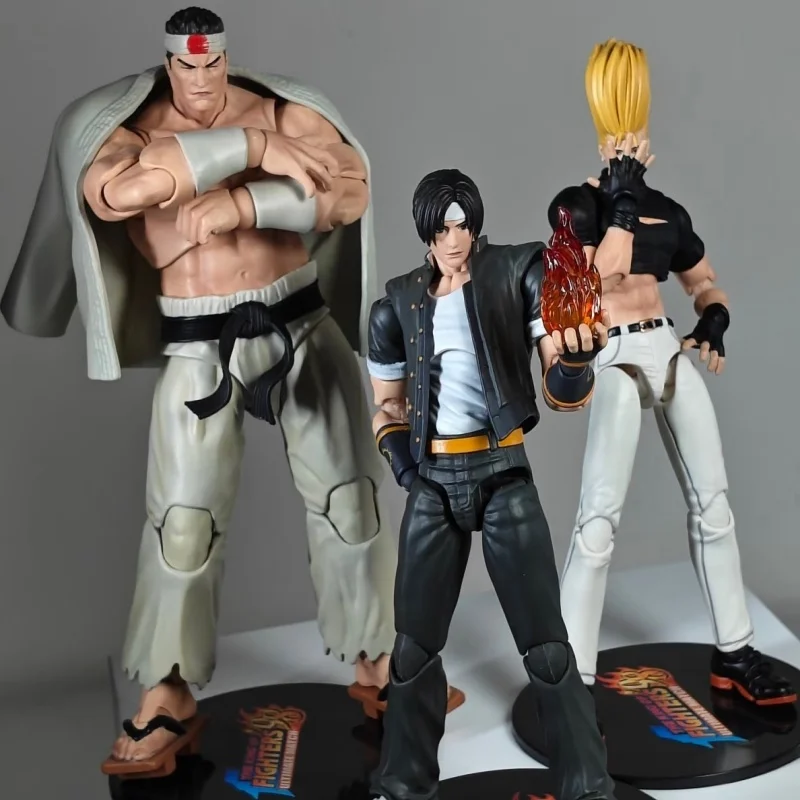 

[IN-STOCK]JOYTOY SNK 1/18 Action Figures KOF 98UM Hero Team Kyo Kusanagi&Goro Daimon&Benimaru Nikaido Model Gift