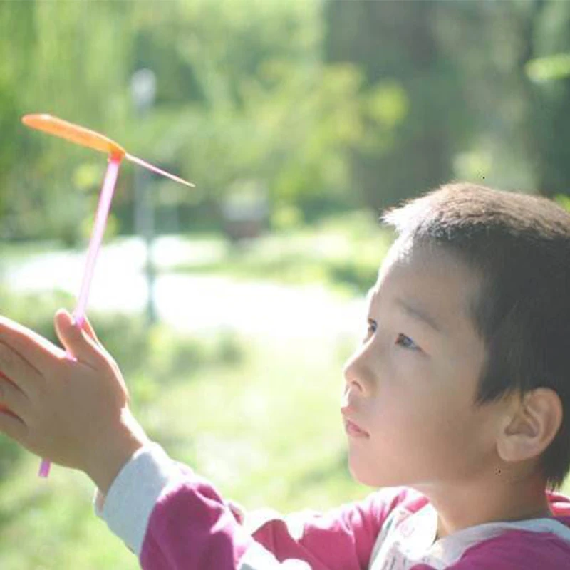Youne scheen Plastic Hopter Helicopter Bamboe Libel Vliegende Klassieke Traditionele Kinderen outdoorToys Baby Spel Spiraal Pijlen